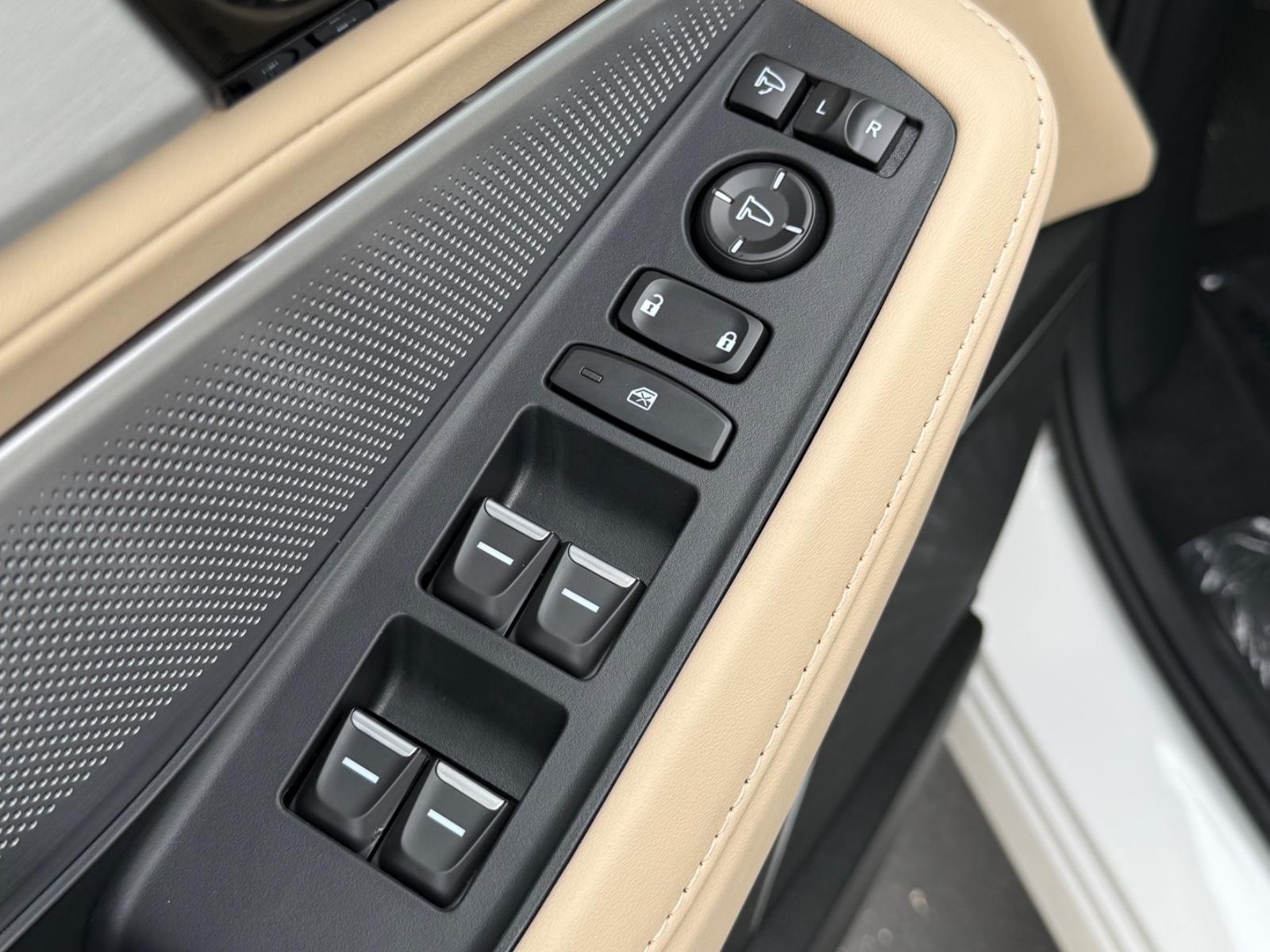 Acura MDX Vehicle Image 16