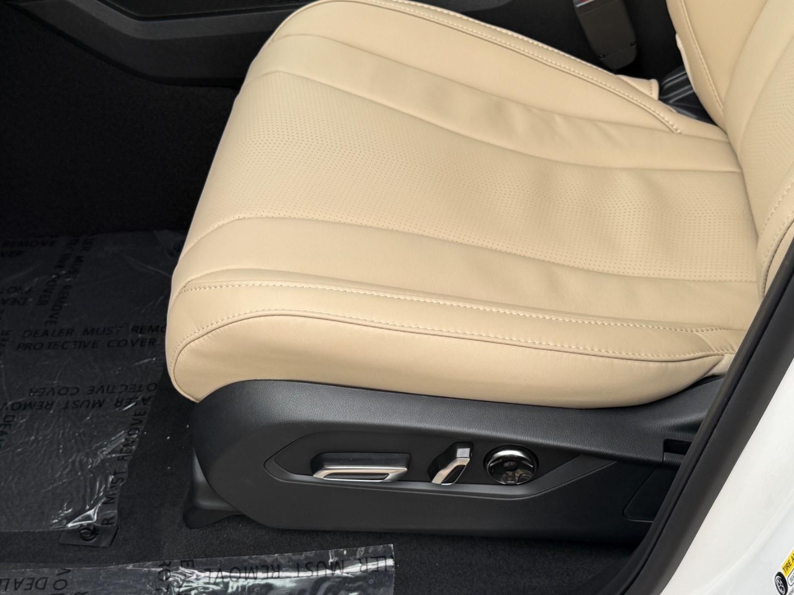 Acura MDX Vehicle Image 17