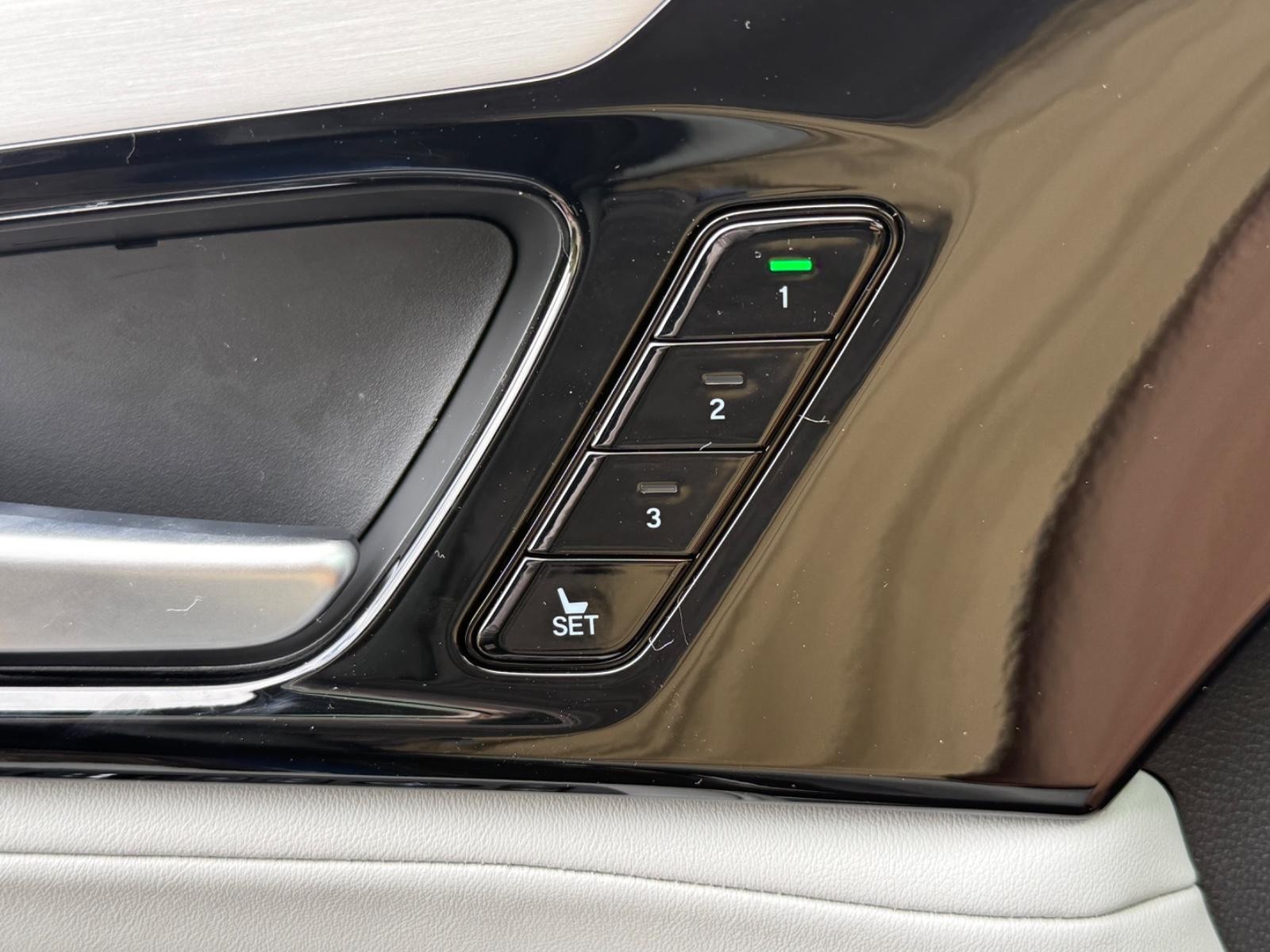 Acura MDX Vehicle Image 11