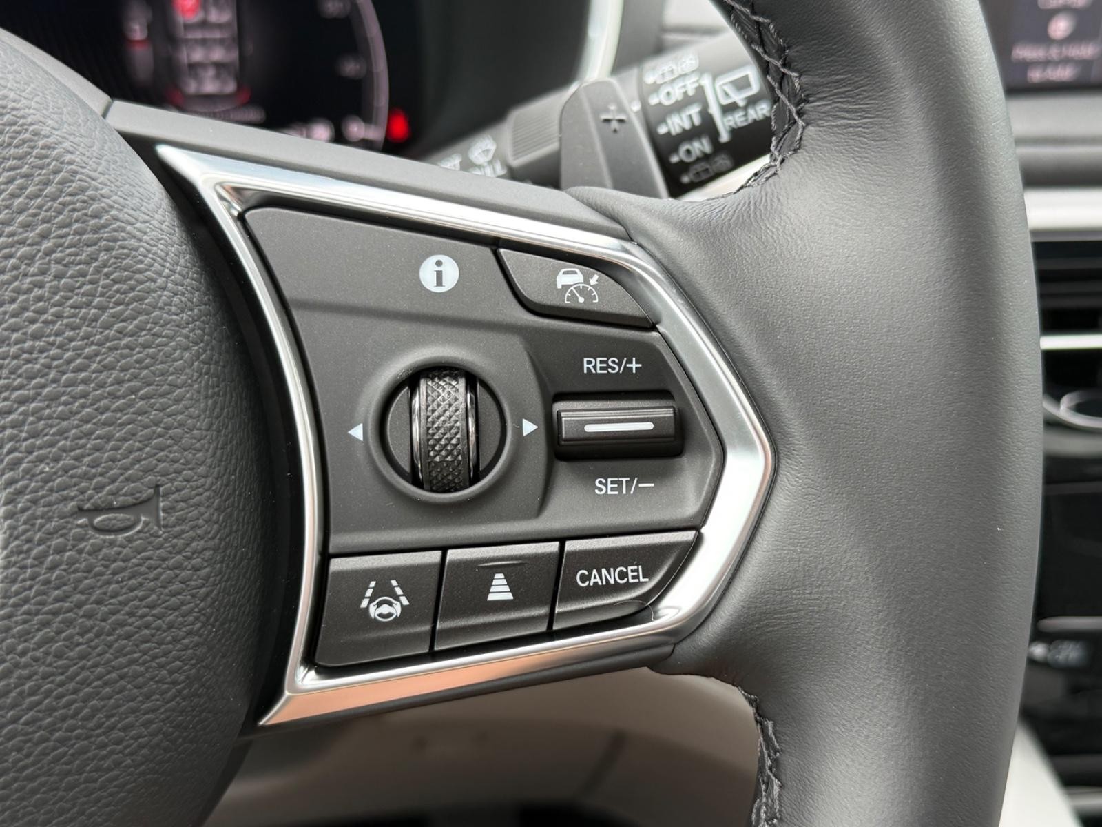 Acura MDX Vehicle Image 13