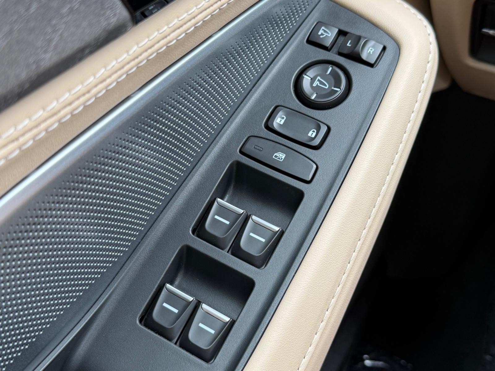Acura MDX Vehicle Image 16