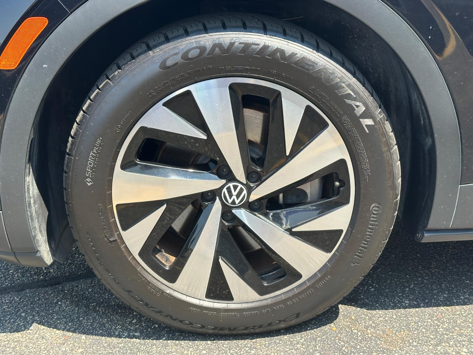 Volkswagen ID.4 Vehicle Image 07