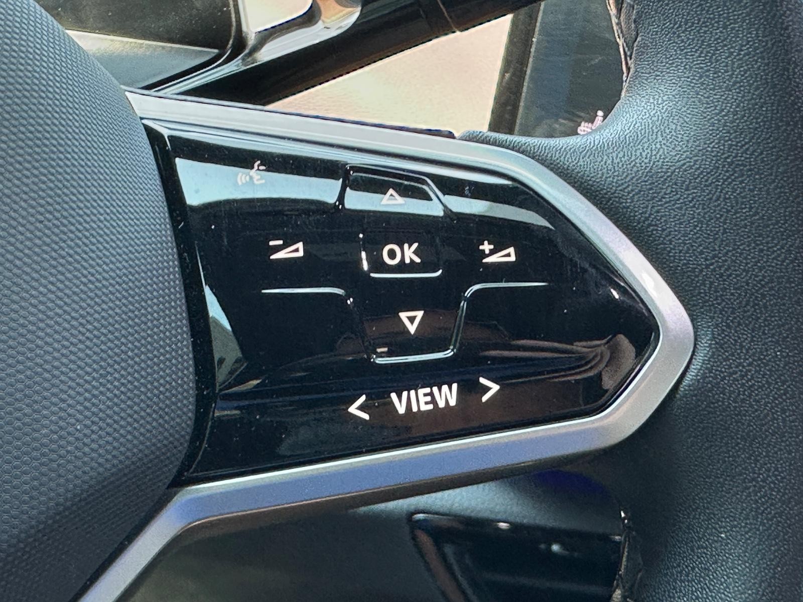 Volkswagen ID.4 Vehicle Image 15