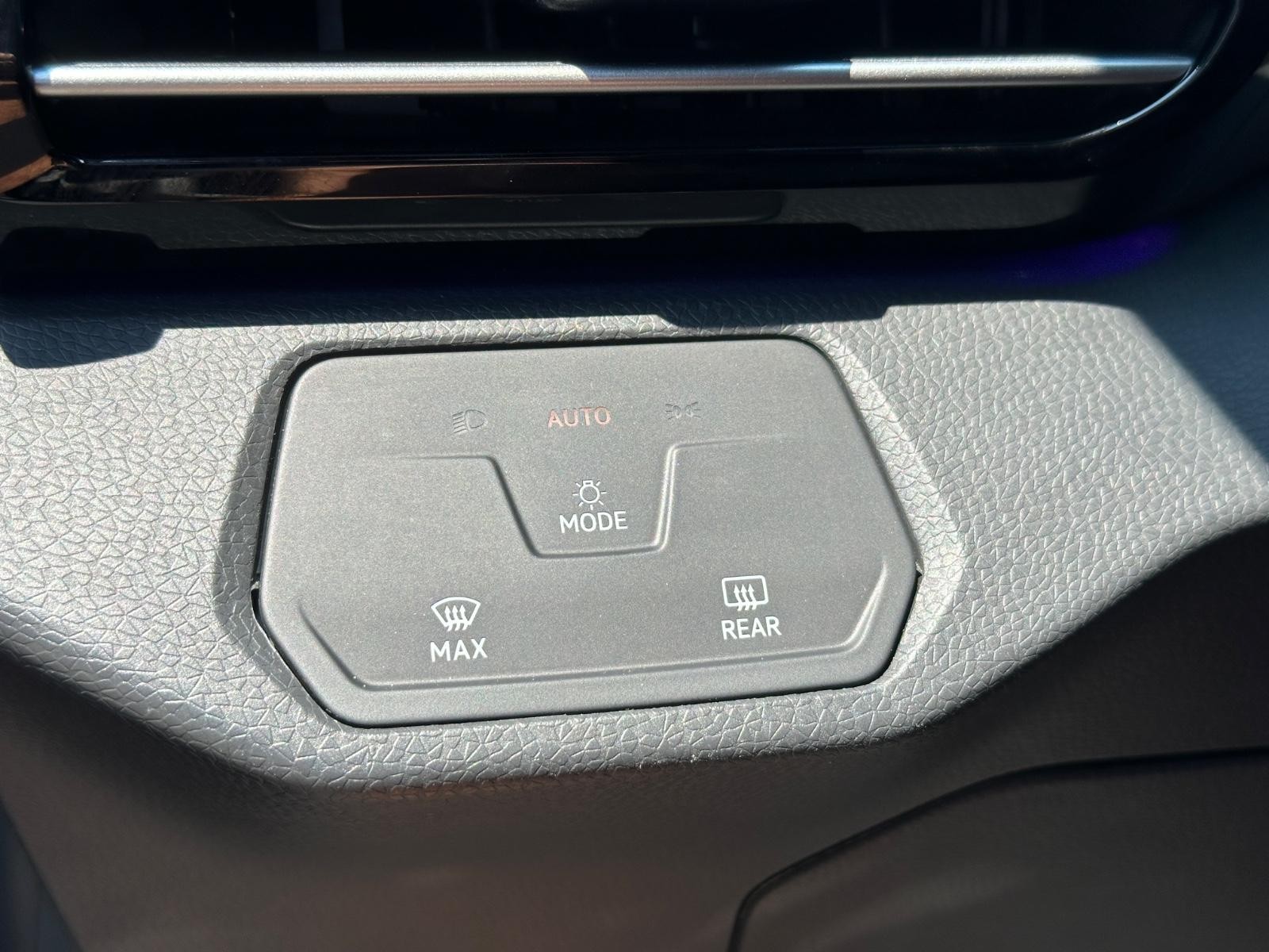 Volkswagen ID.4 Vehicle Image 23