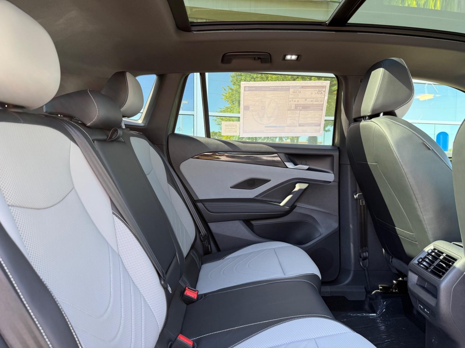 Volkswagen Tiguan Vehicle Image 05