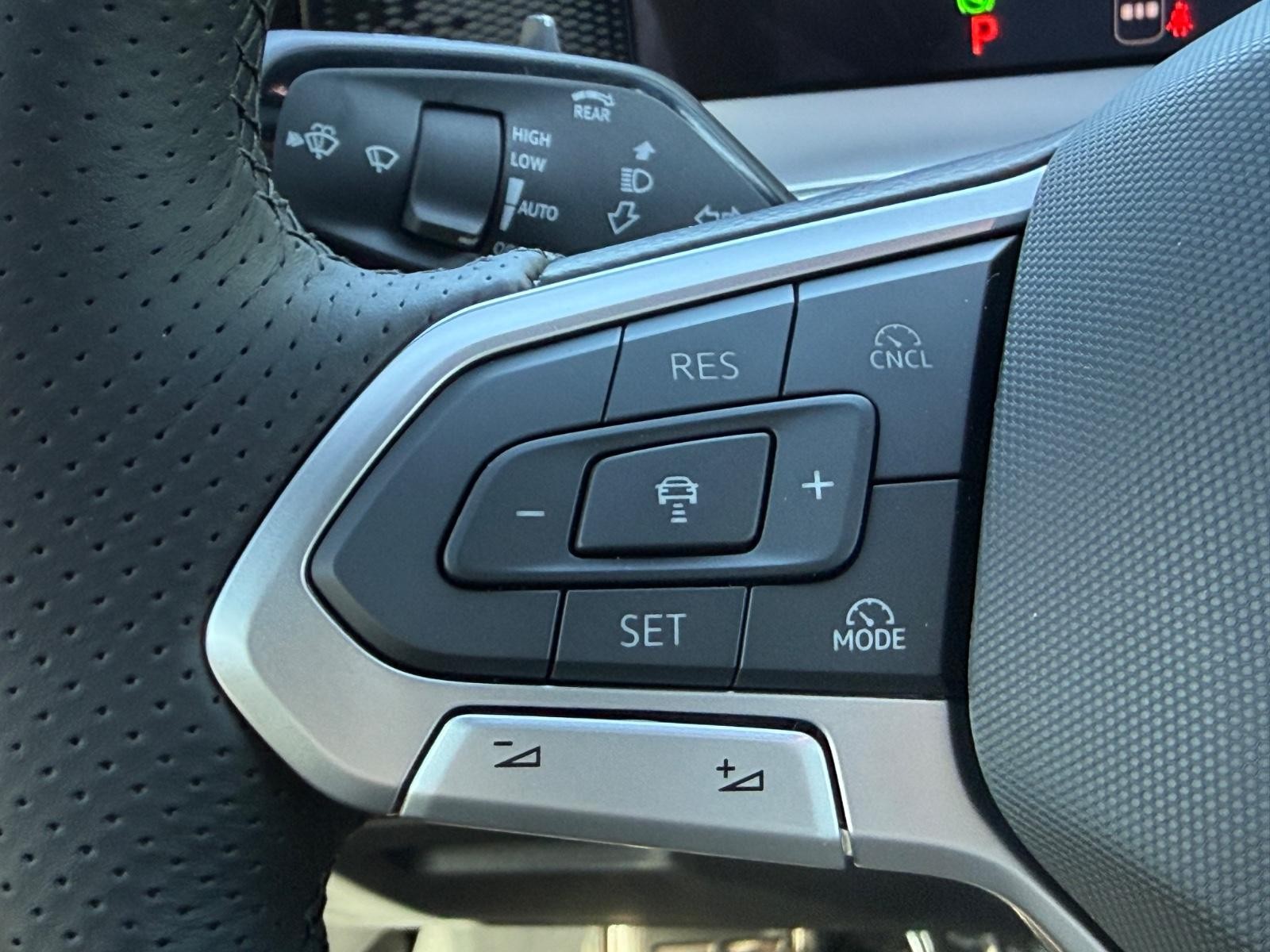 Volkswagen Tiguan Vehicle Image 10