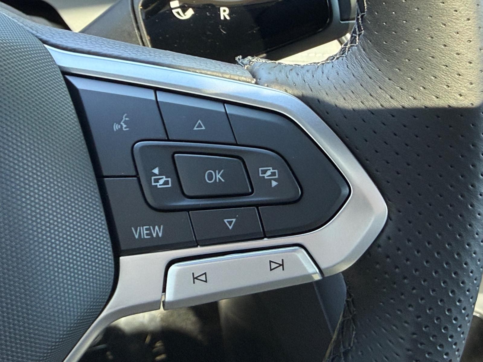 Volkswagen Tiguan Vehicle Image 12