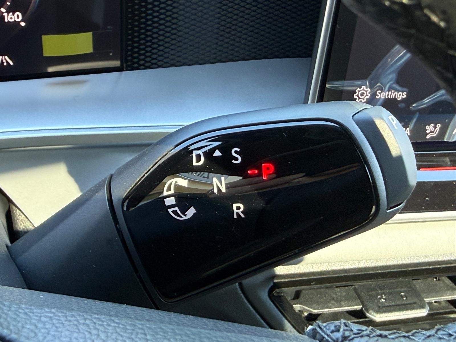 Volkswagen Tiguan Vehicle Image 13