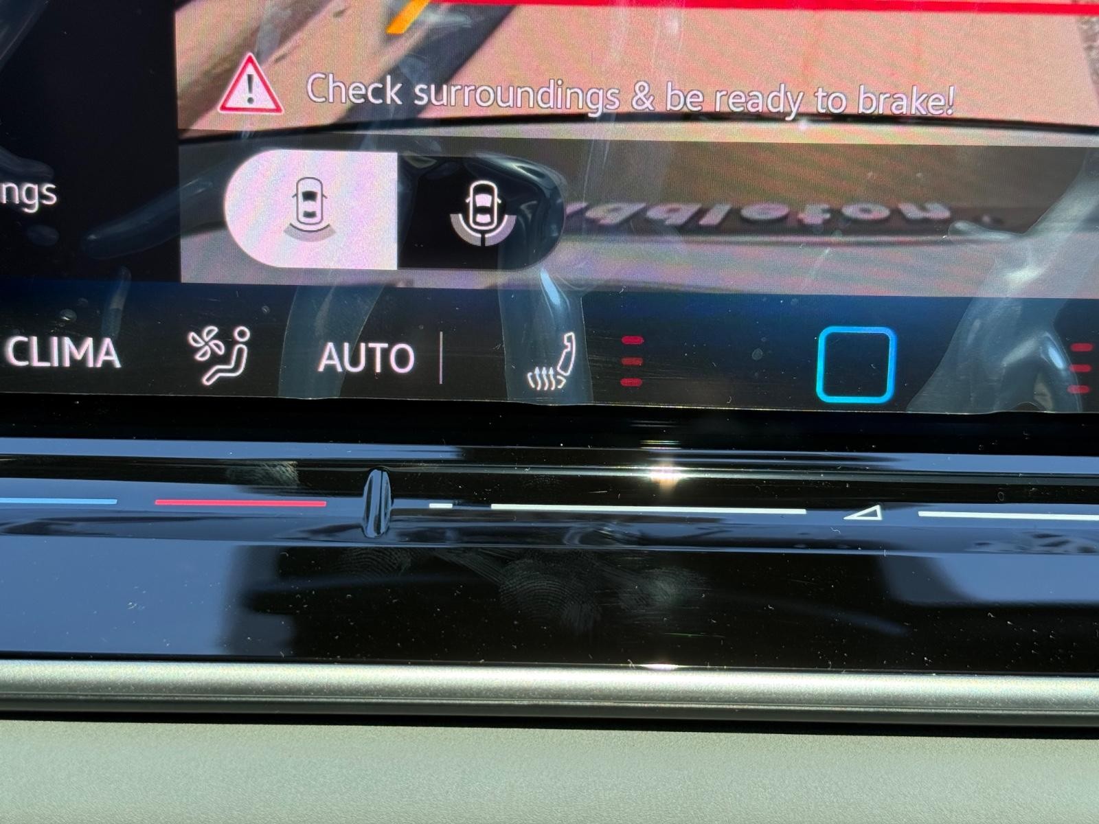 Volkswagen Tiguan Vehicle Image 15
