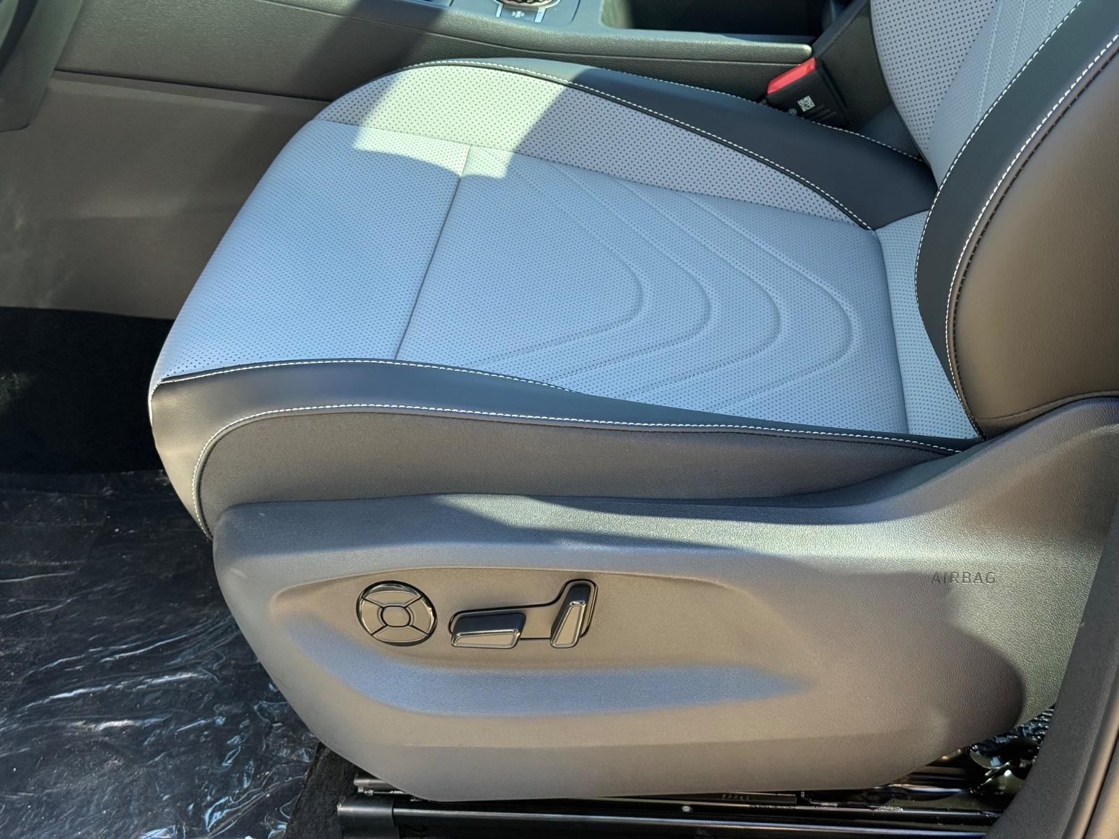 Volkswagen Tiguan Vehicle Image 17
