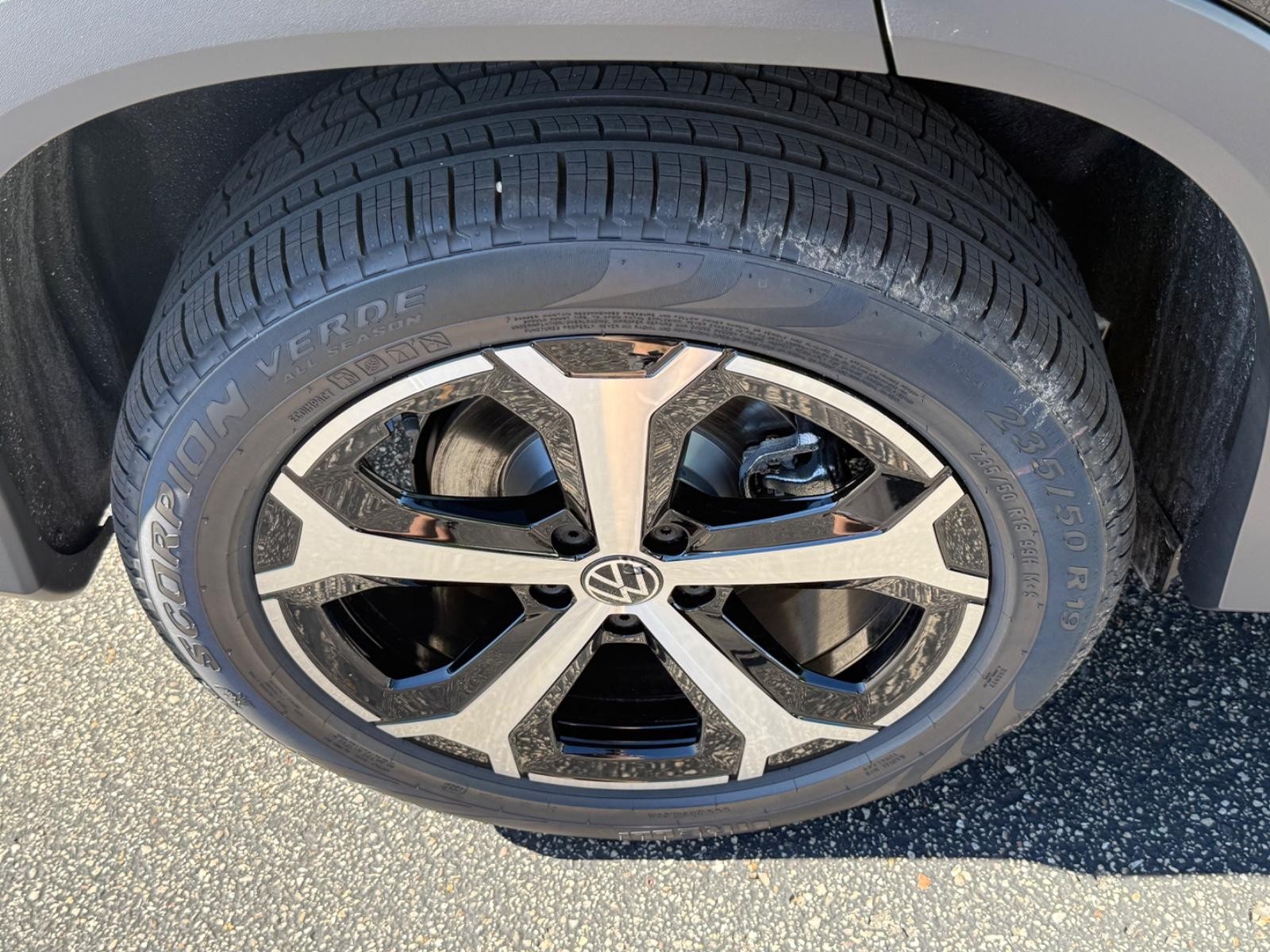 Volkswagen Tiguan Vehicle Image 04