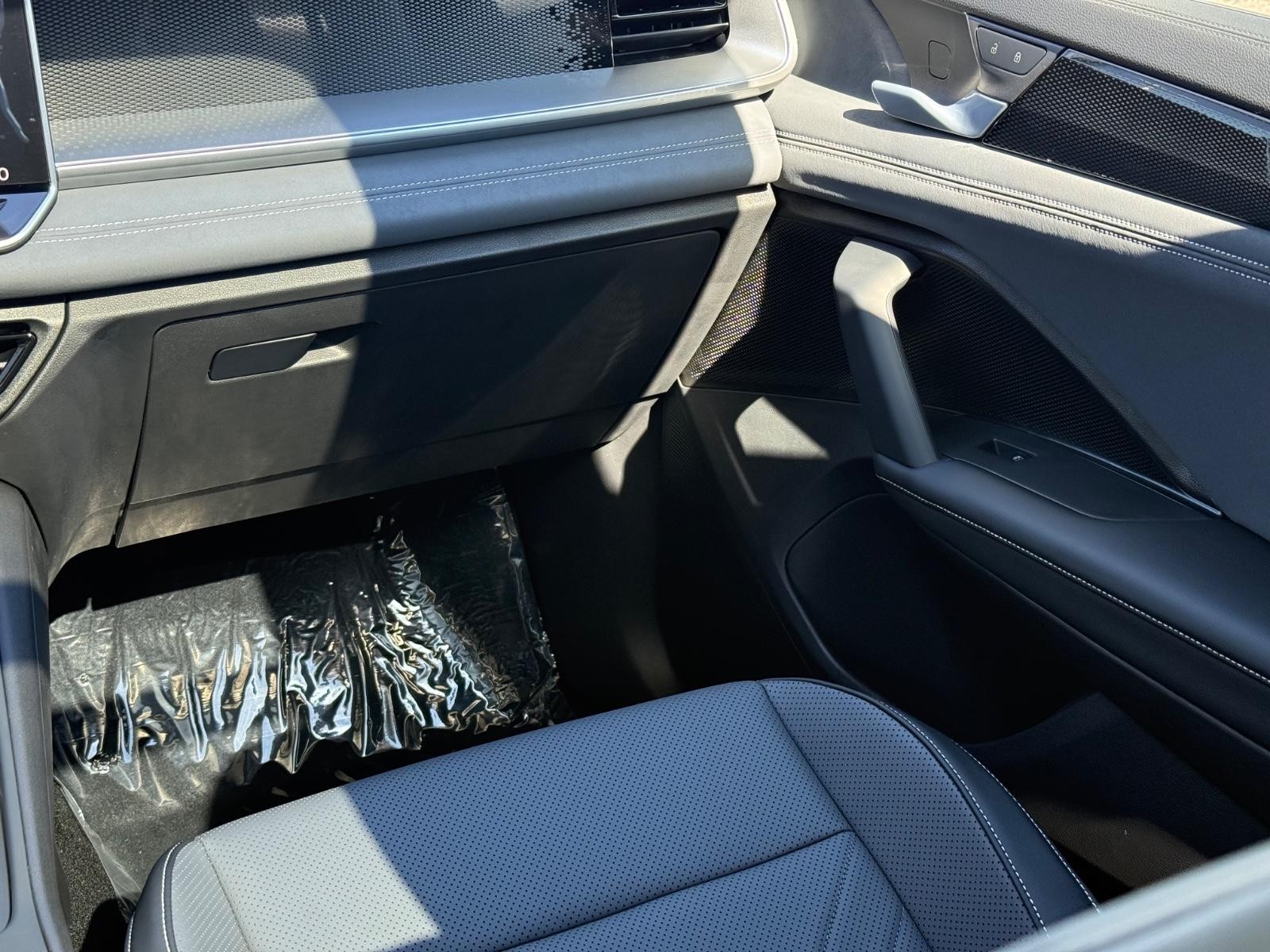 Volkswagen Tiguan Vehicle Image 09