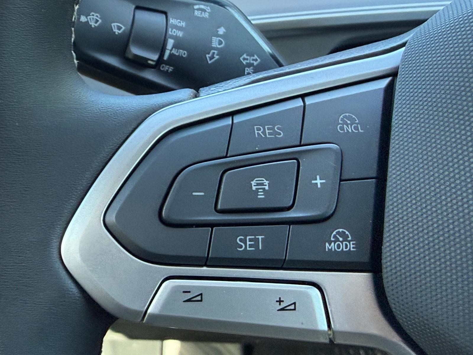 Volkswagen Tiguan Vehicle Image 10