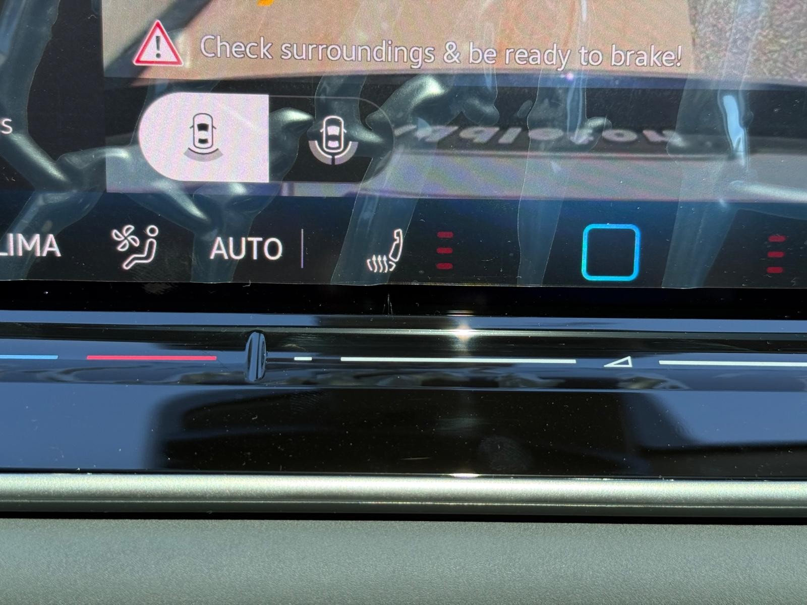 Volkswagen Tiguan Vehicle Image 14