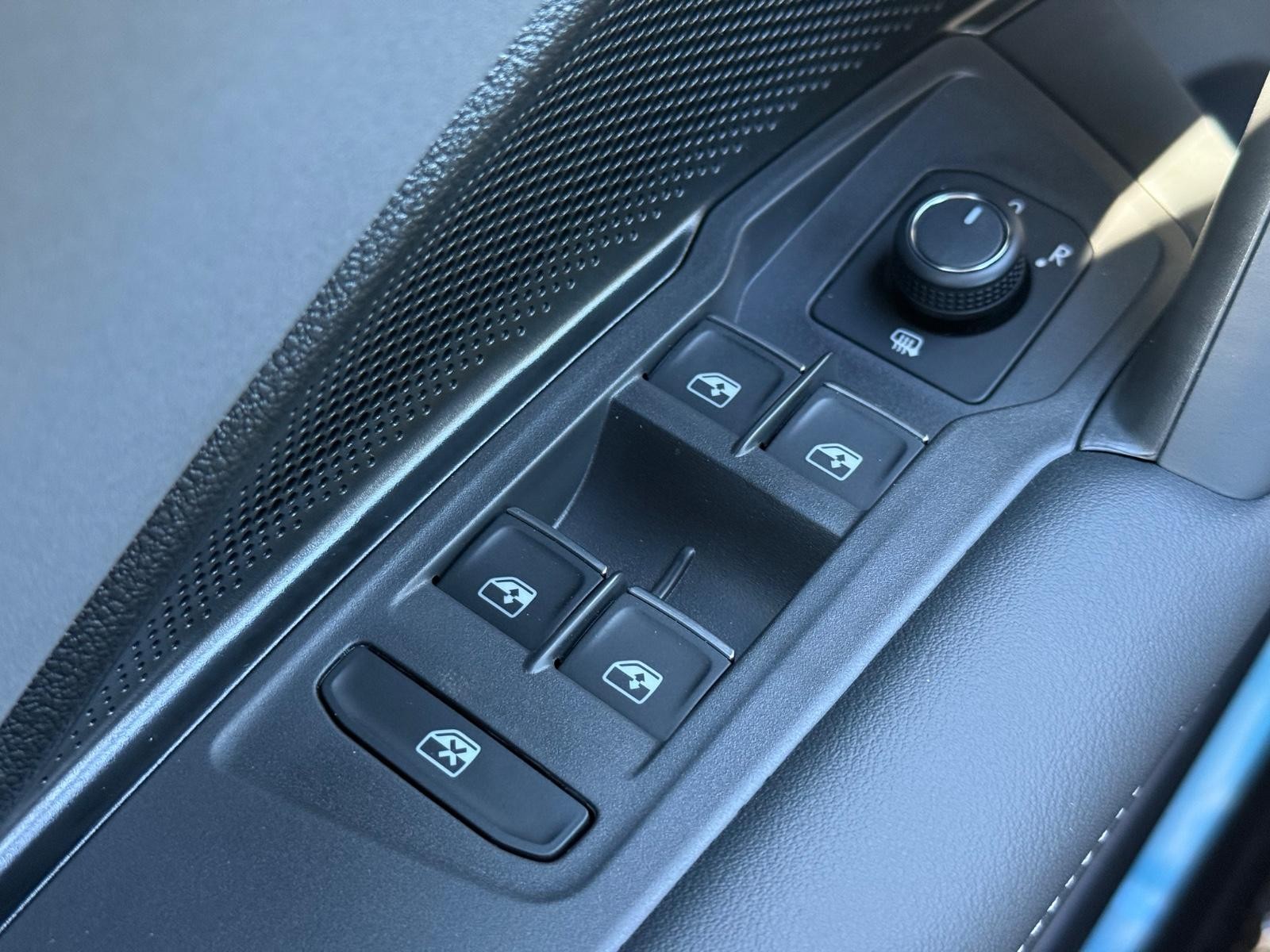 Volkswagen Tiguan Vehicle Image 15