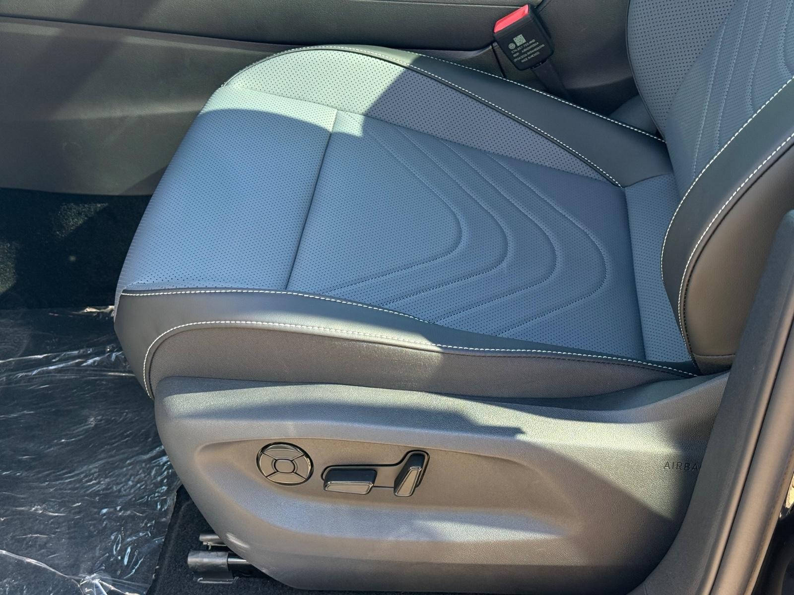 Volkswagen Tiguan Vehicle Image 16