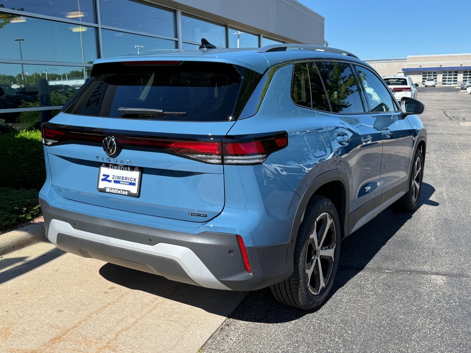 Volkswagen Tiguan Vehicle Image 03