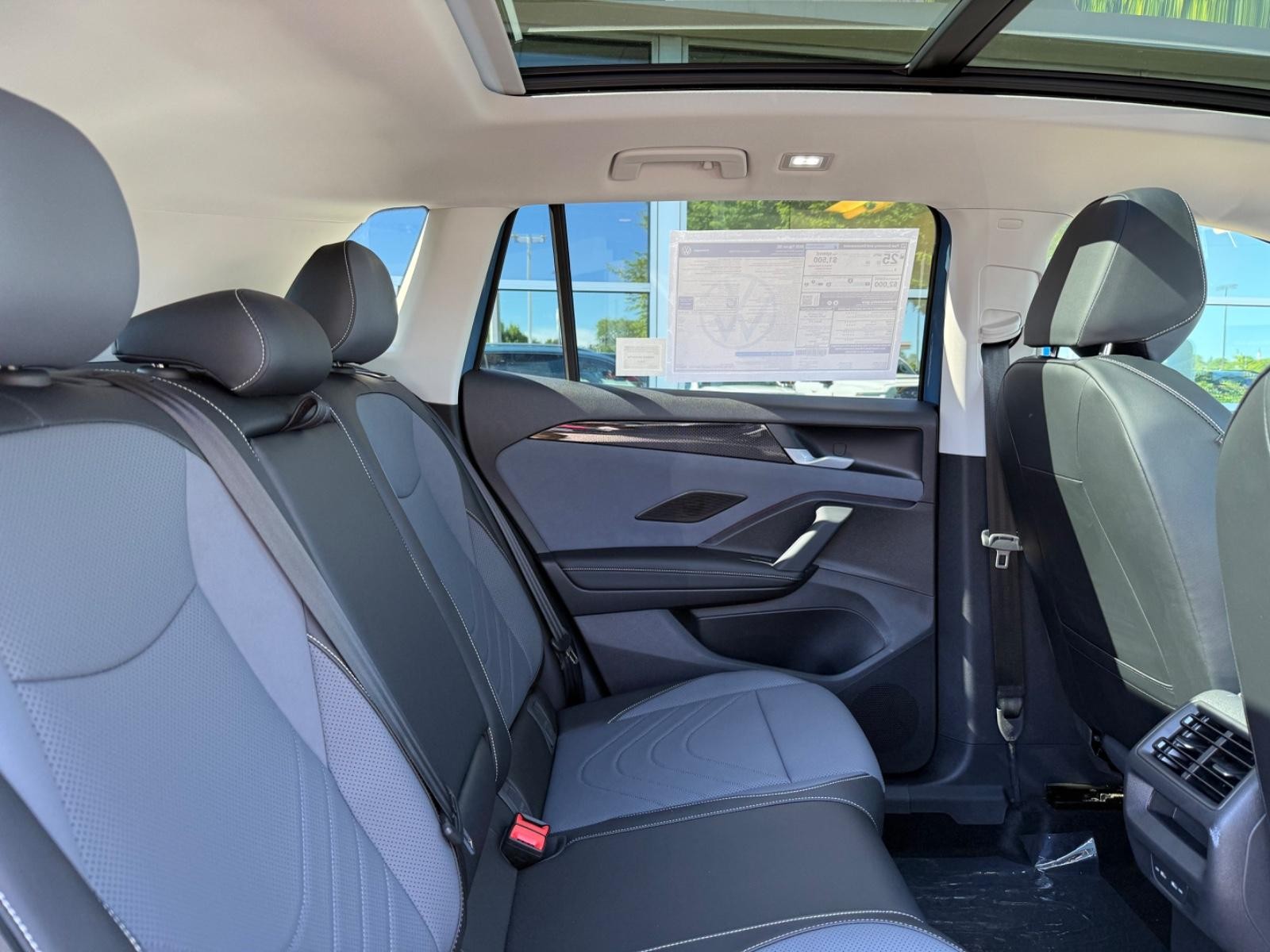 Volkswagen Tiguan Vehicle Image 05