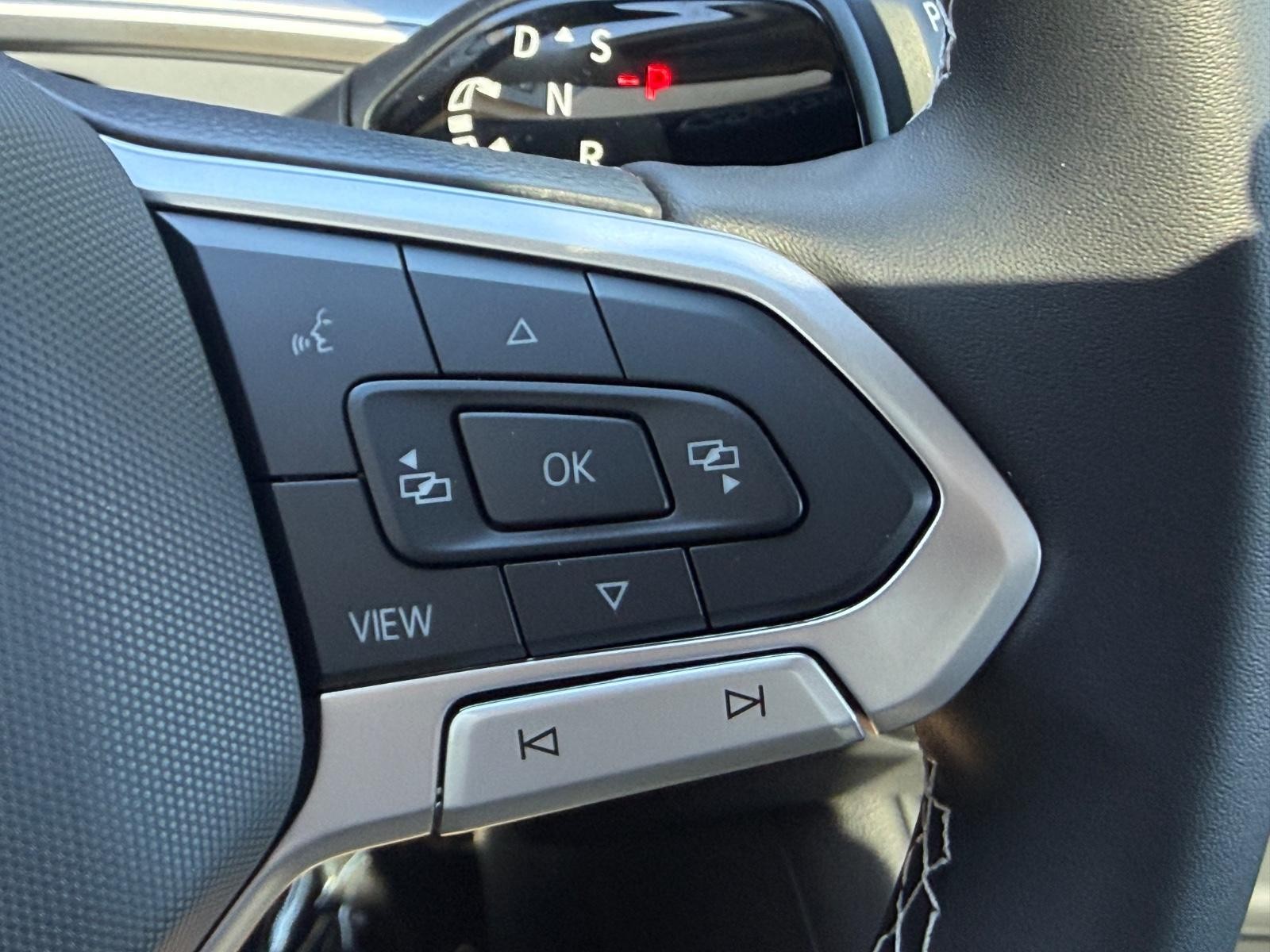 Volkswagen Tiguan Vehicle Image 11