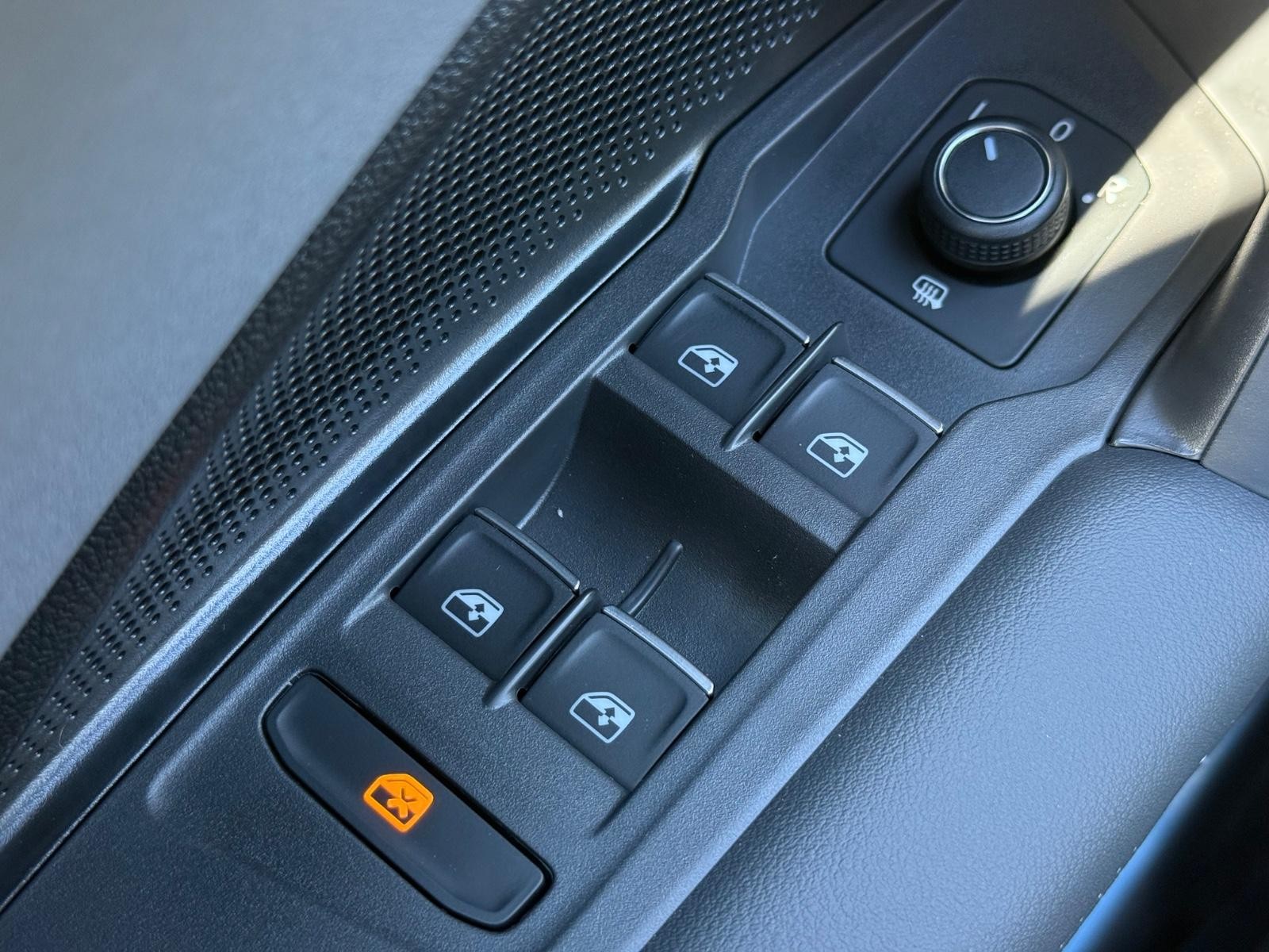 Volkswagen Tiguan Vehicle Image 15