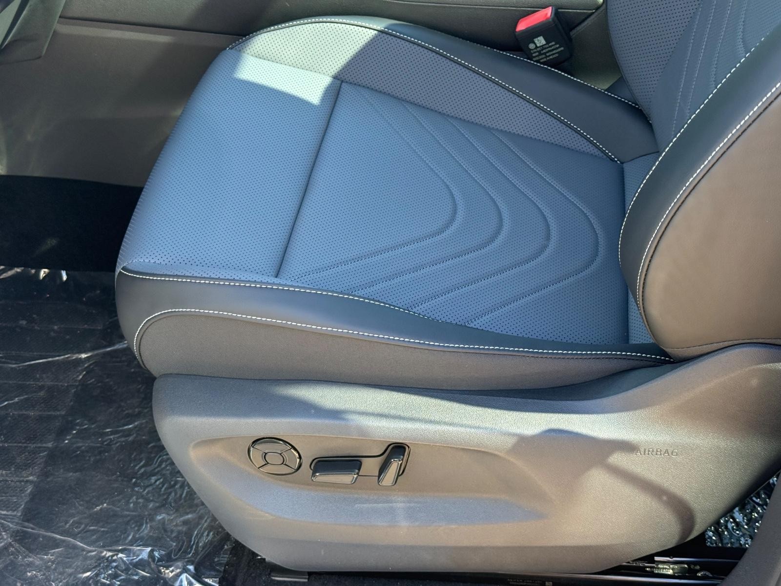 Volkswagen Tiguan Vehicle Image 16