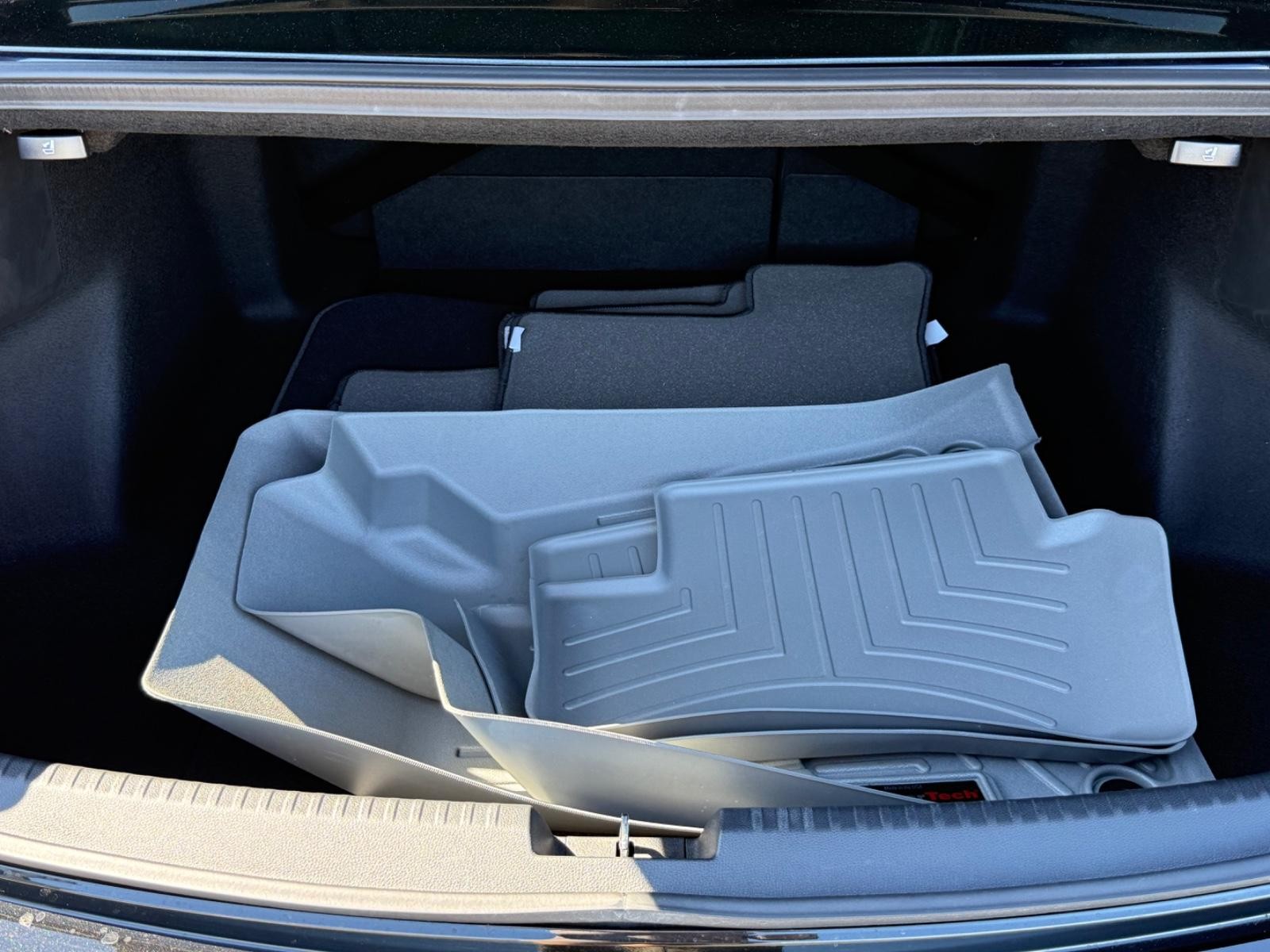 Acura TLX Vehicle Full-screen Gallery Image 05