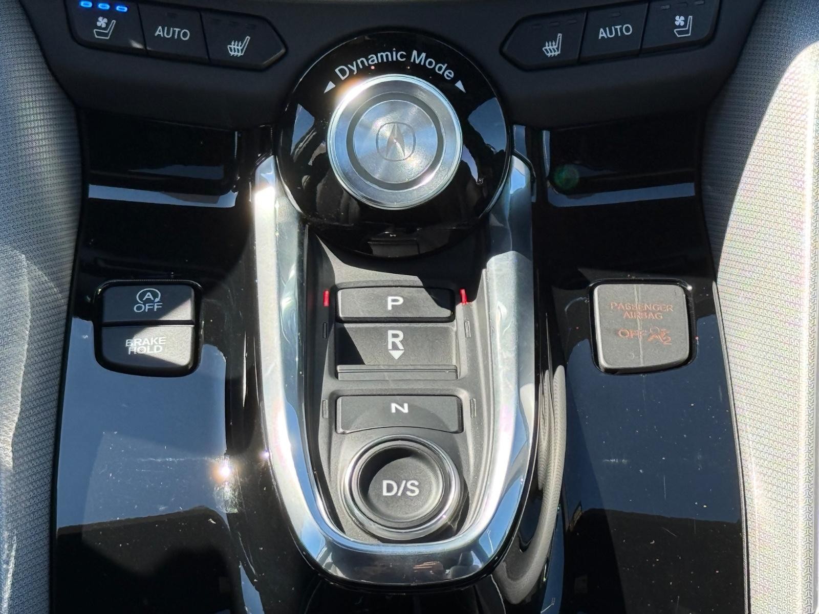 Acura TLX Vehicle Full-screen Gallery Image 13