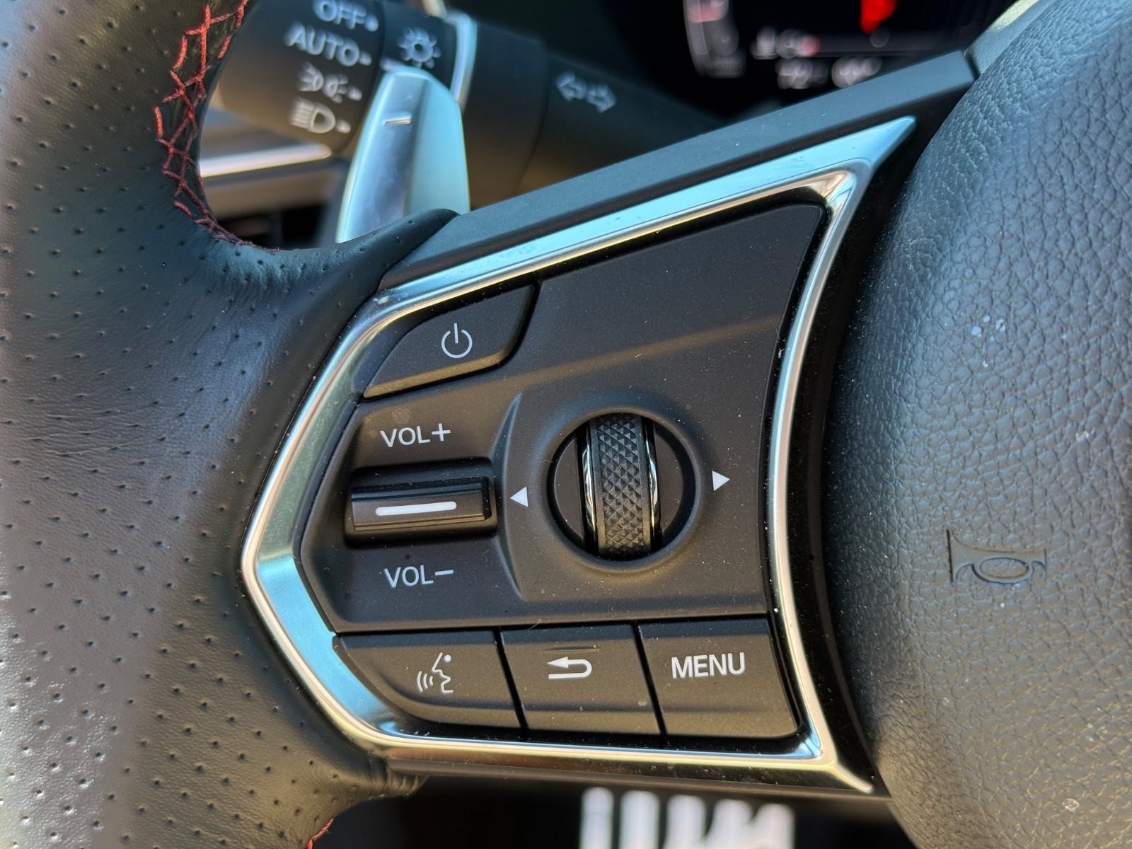 Acura TLX Vehicle Full-screen Gallery Image 18