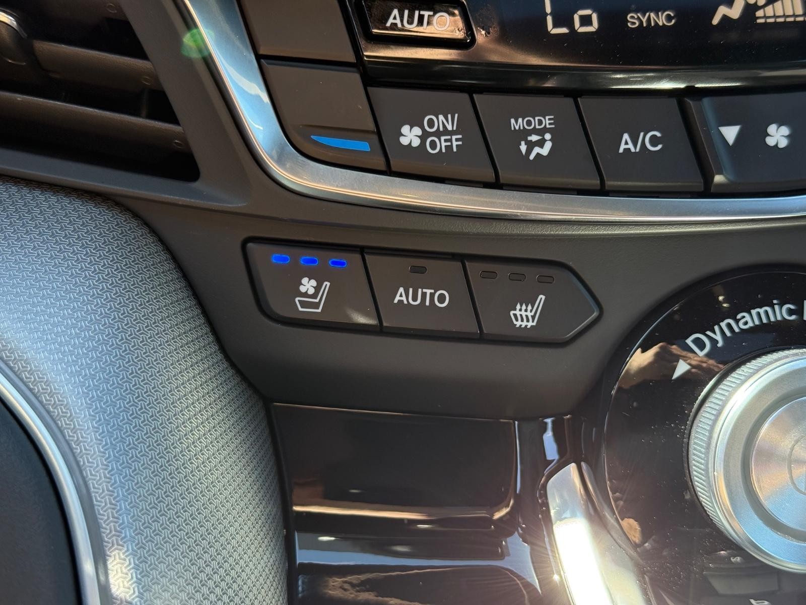 Acura TLX Vehicle Full-screen Gallery Image 22