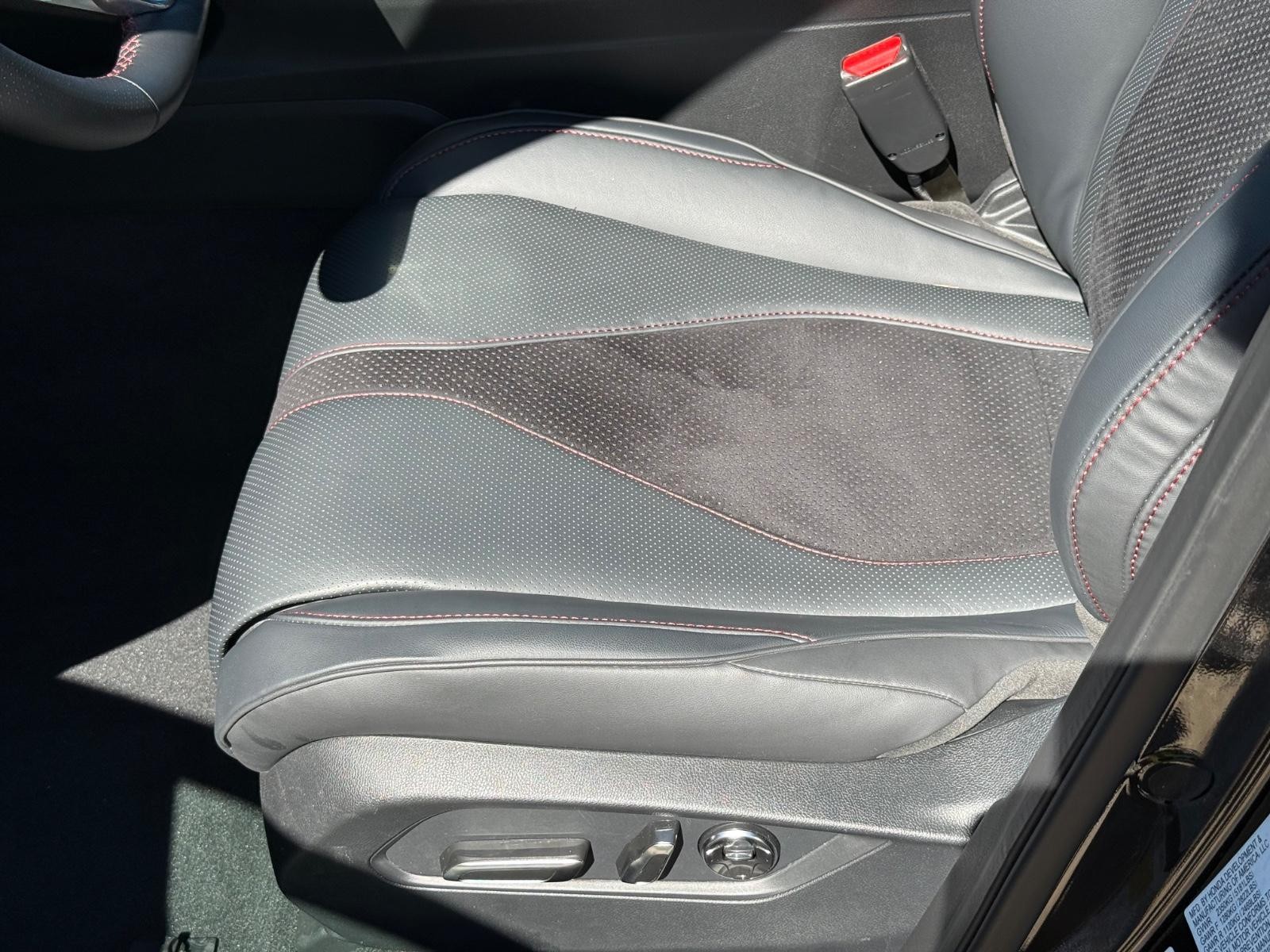 Acura TLX Vehicle Full-screen Gallery Image 24