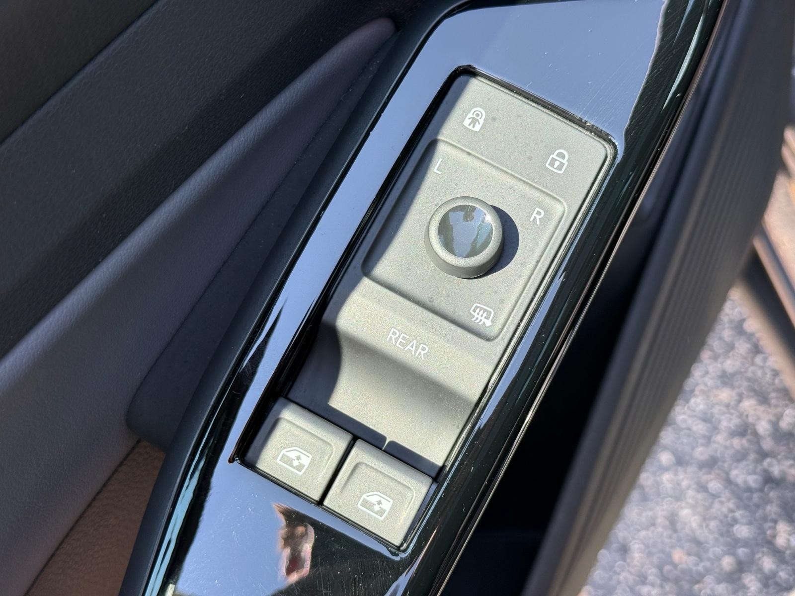 Volkswagen ID.4 Vehicle Image 19