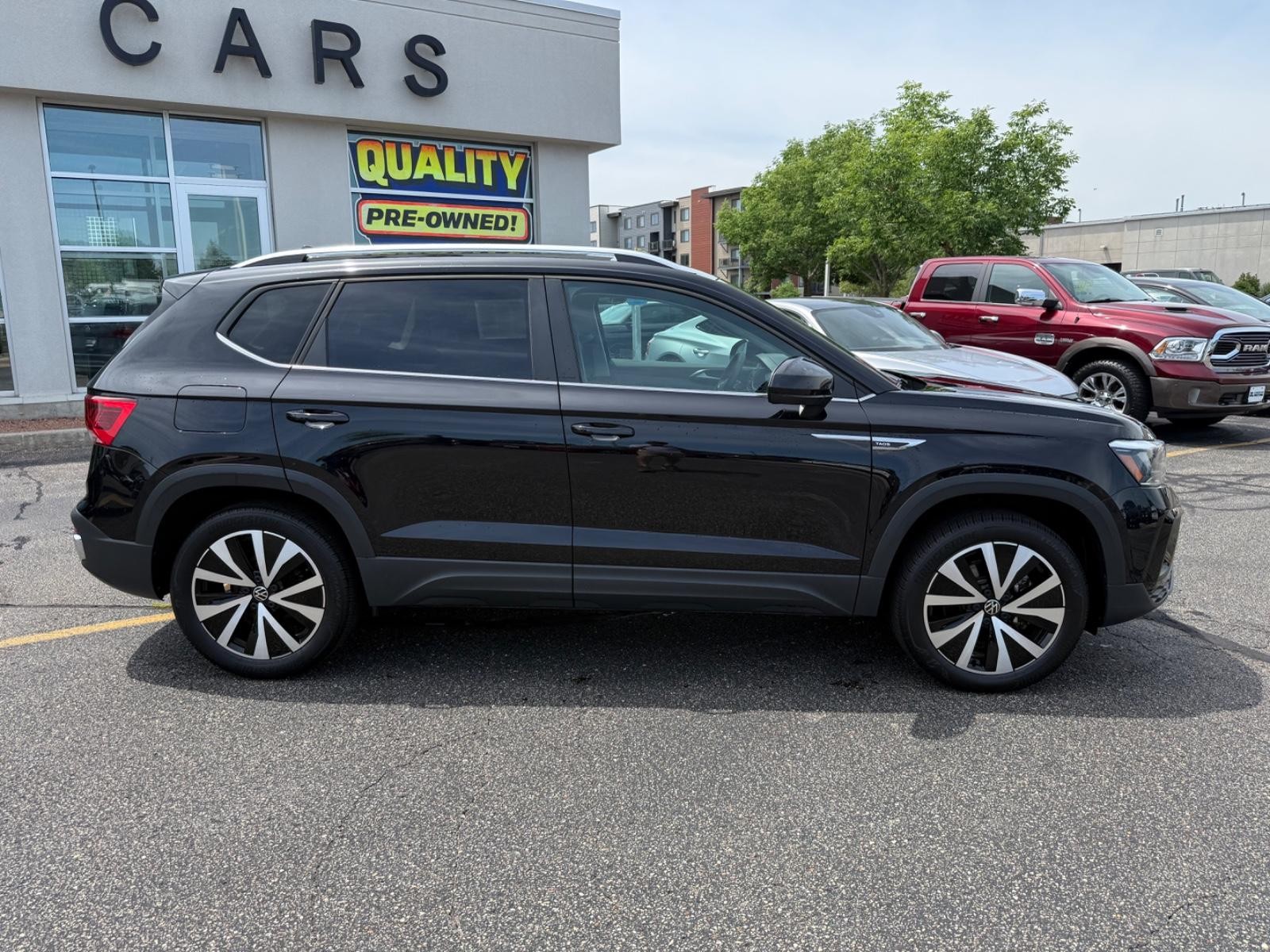 Volkswagen Taos Vehicle Image 02