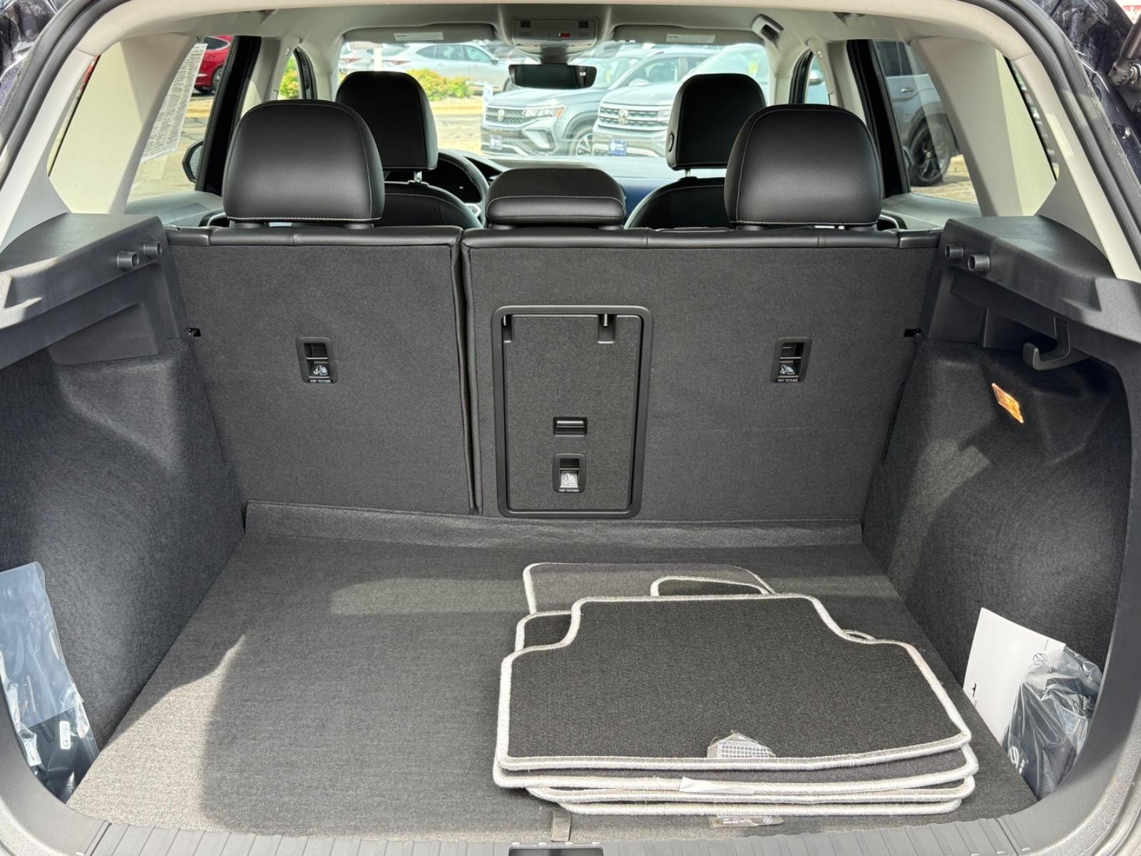 Volkswagen Taos Vehicle Image 05