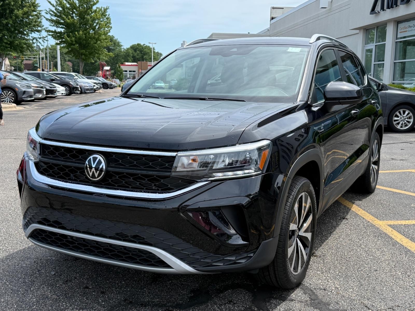 Volkswagen Taos Vehicle Image 08