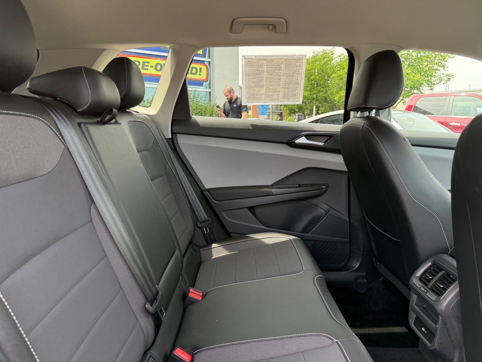 Volkswagen Taos Vehicle Image 10