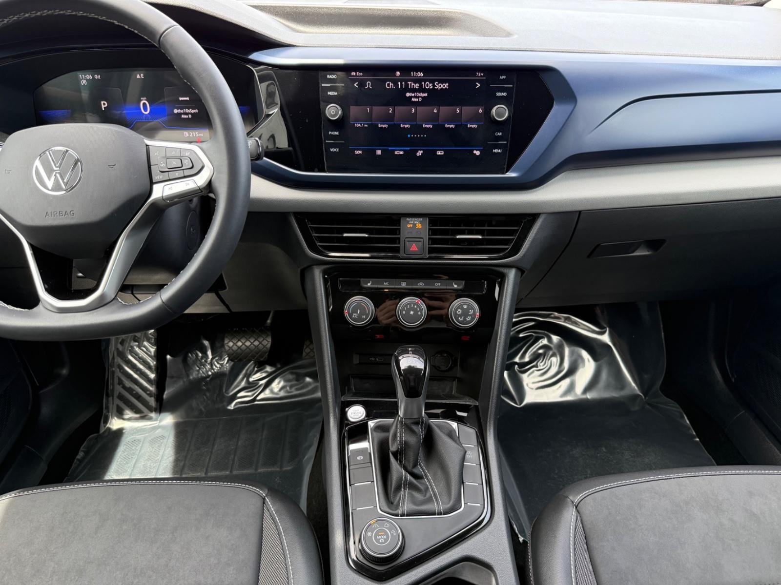 Volkswagen Taos Vehicle Image 11