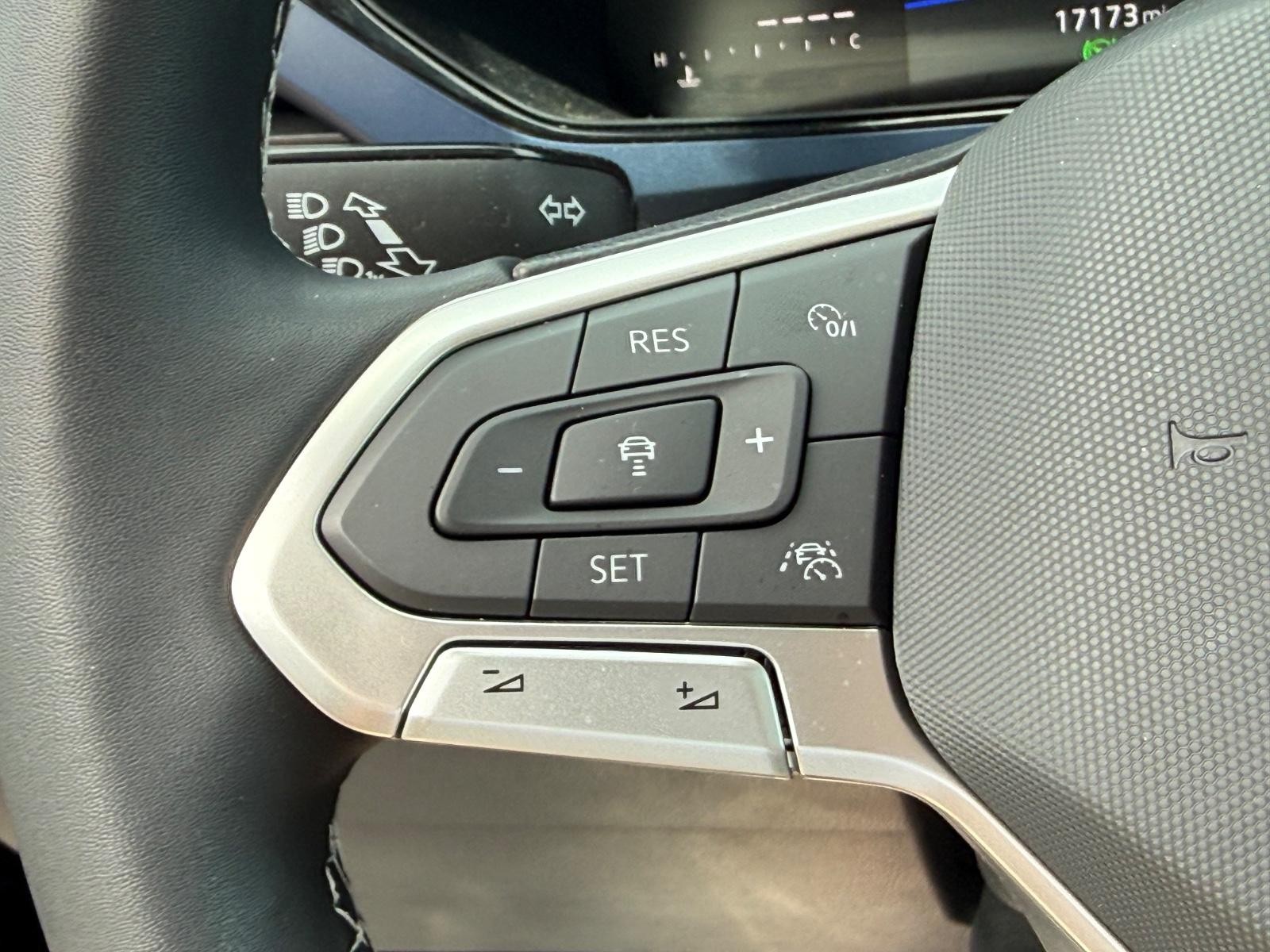 Volkswagen Taos Vehicle Image 16