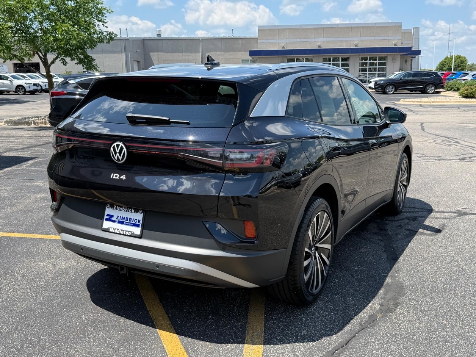 Volkswagen ID.4 Vehicle Image 03