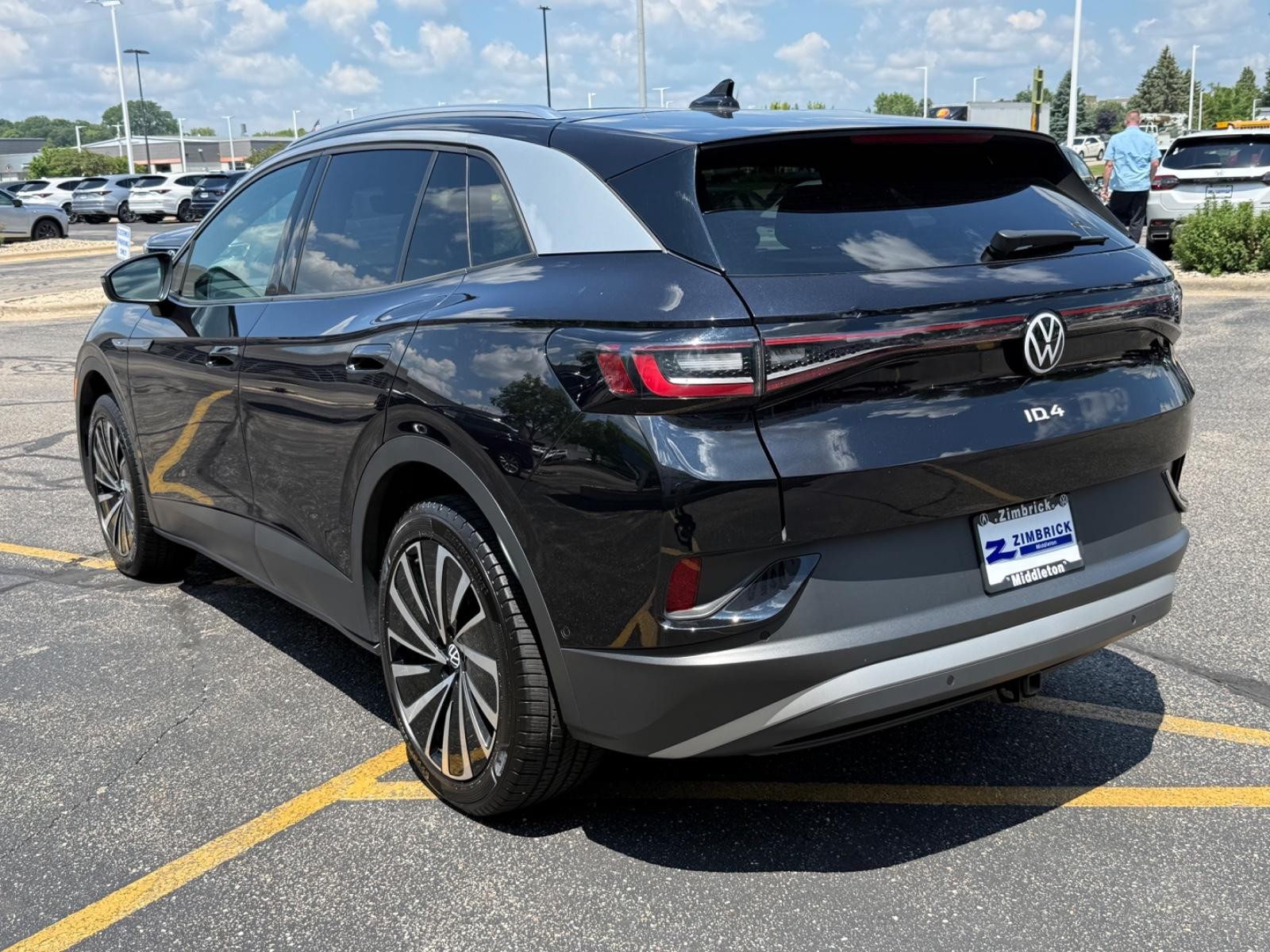 Volkswagen ID.4 Vehicle Image 06