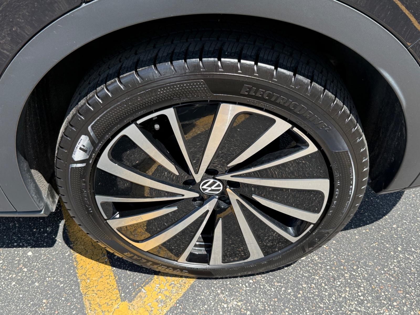 Volkswagen ID.4 Vehicle Image 07