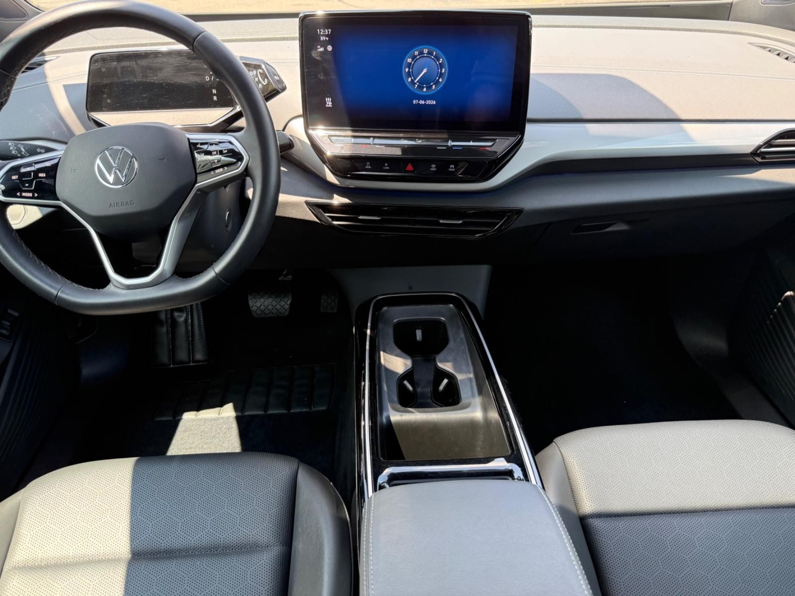 Volkswagen ID.4 Vehicle Image 11