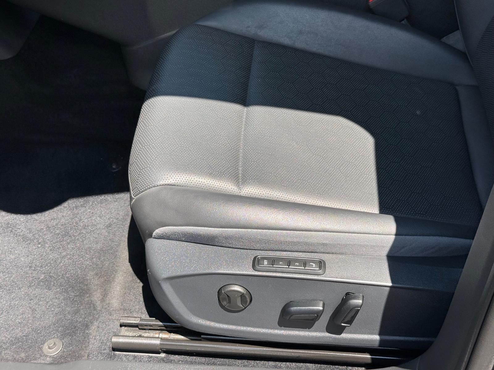 Volkswagen ID.4 Vehicle Image 22