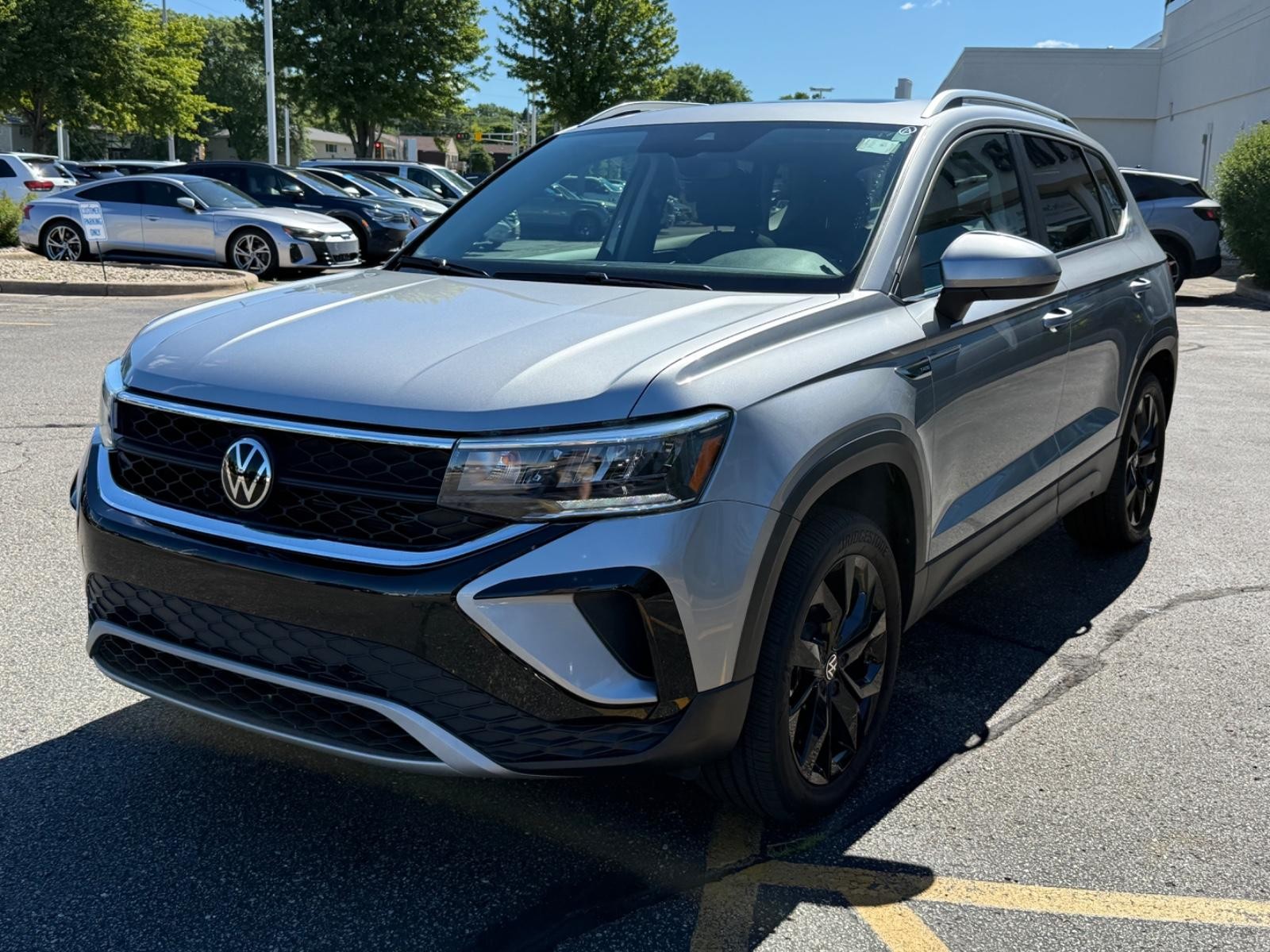 Volkswagen Taos Vehicle Image 08
