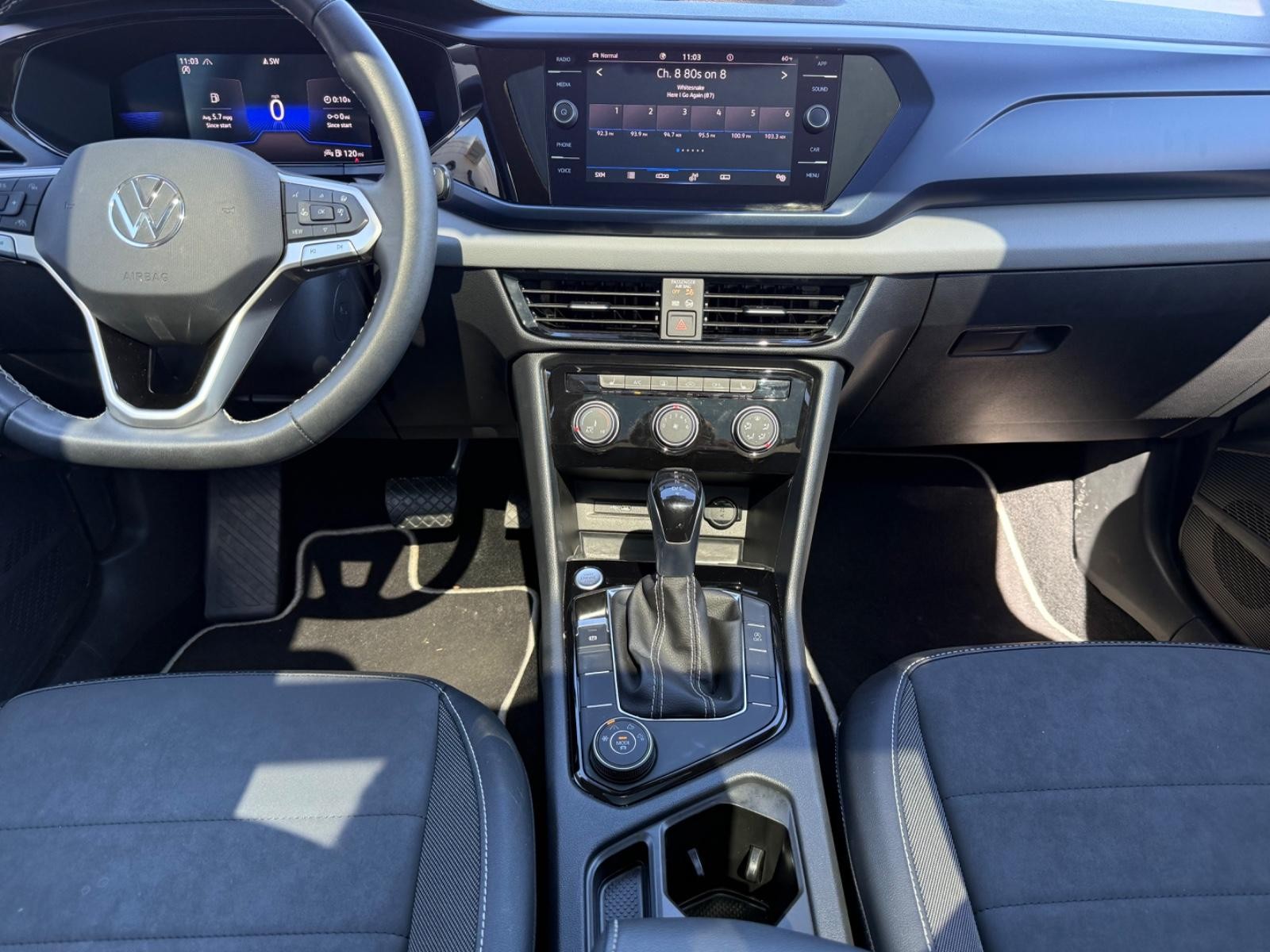 Volkswagen Taos Vehicle Image 11