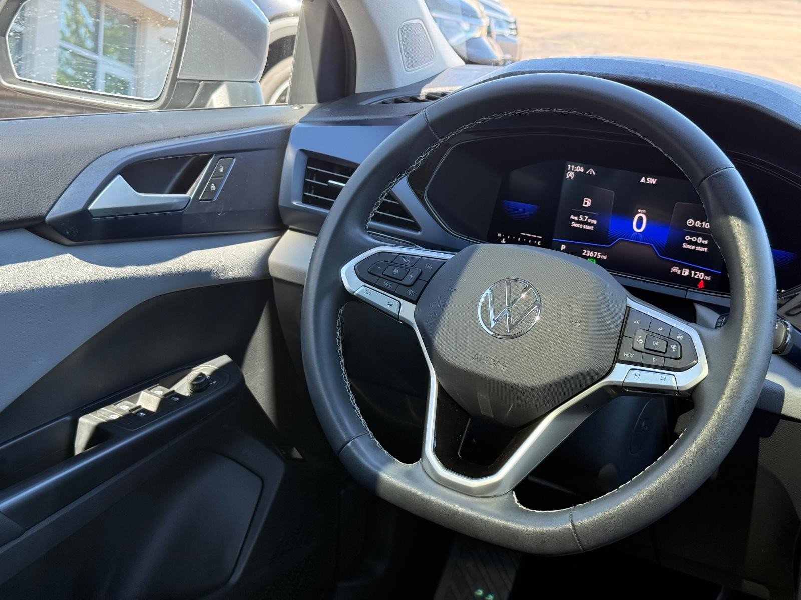 Volkswagen Taos Vehicle Image 14