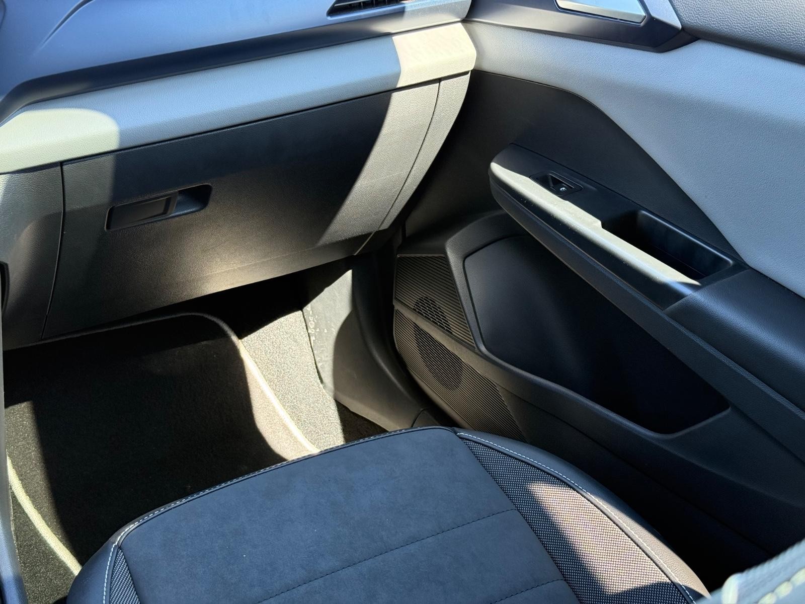 Volkswagen Taos Vehicle Image 15