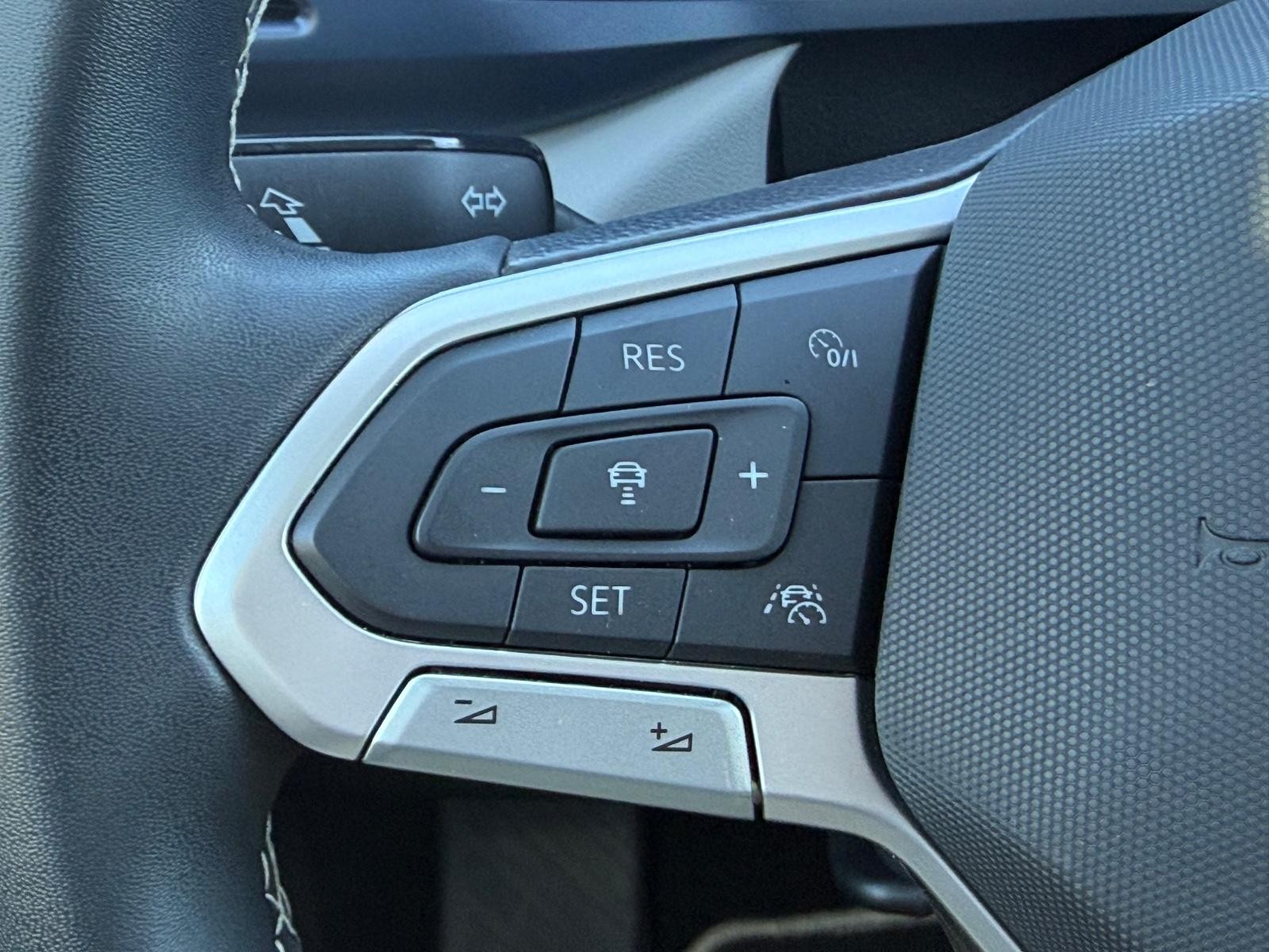 Volkswagen Taos Vehicle Image 16