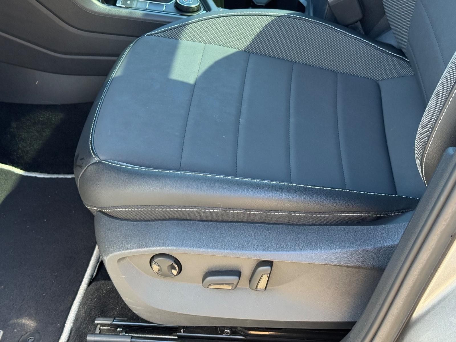 Volkswagen Taos Vehicle Image 23