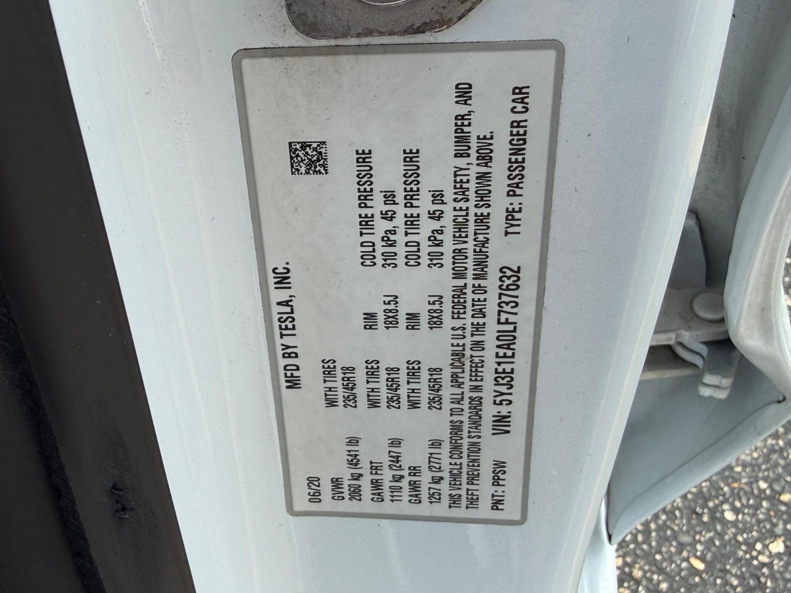 Tesla Model 3 Vehicle Image 23
