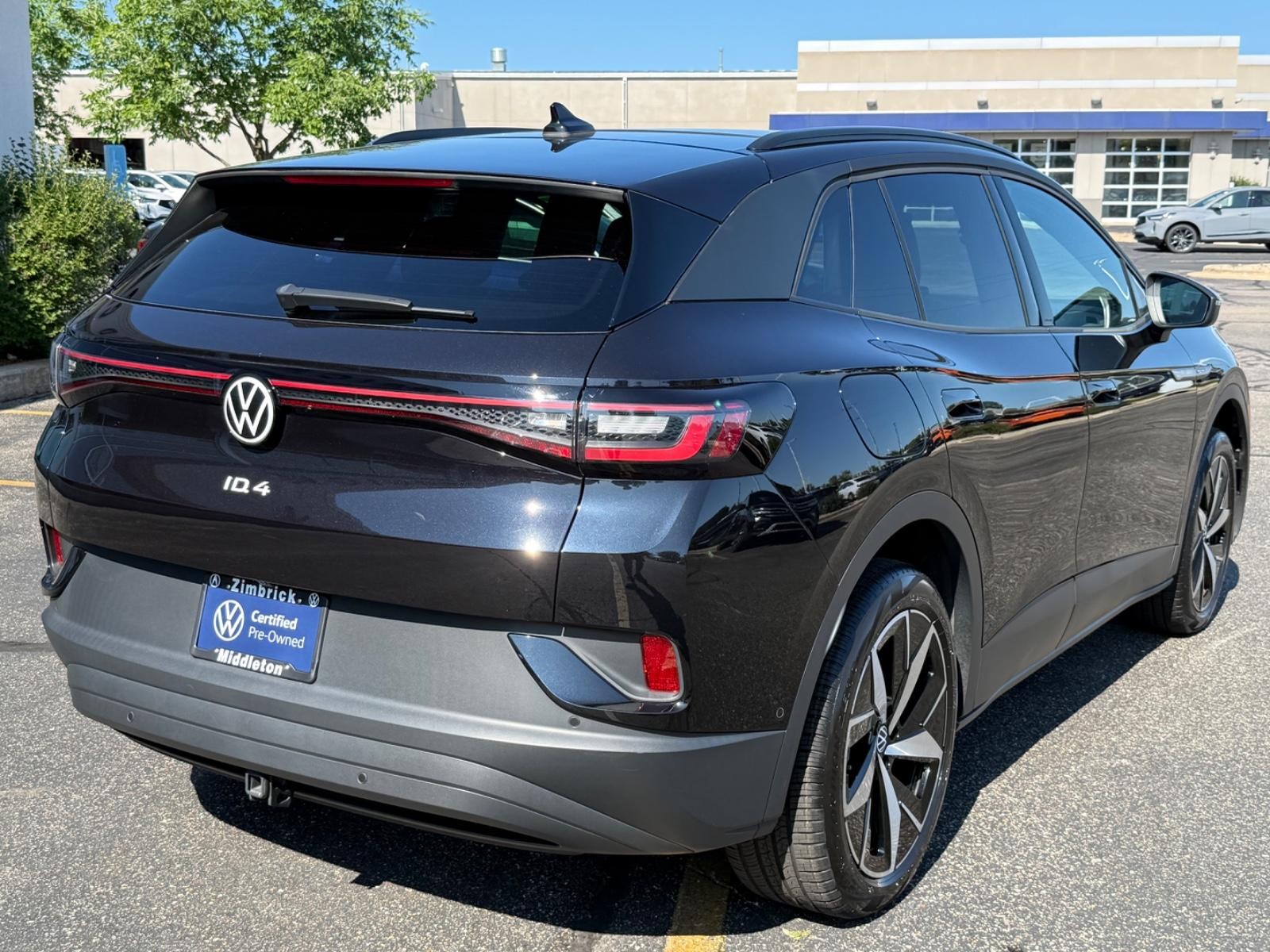 Volkswagen ID.4 Vehicle Image 03